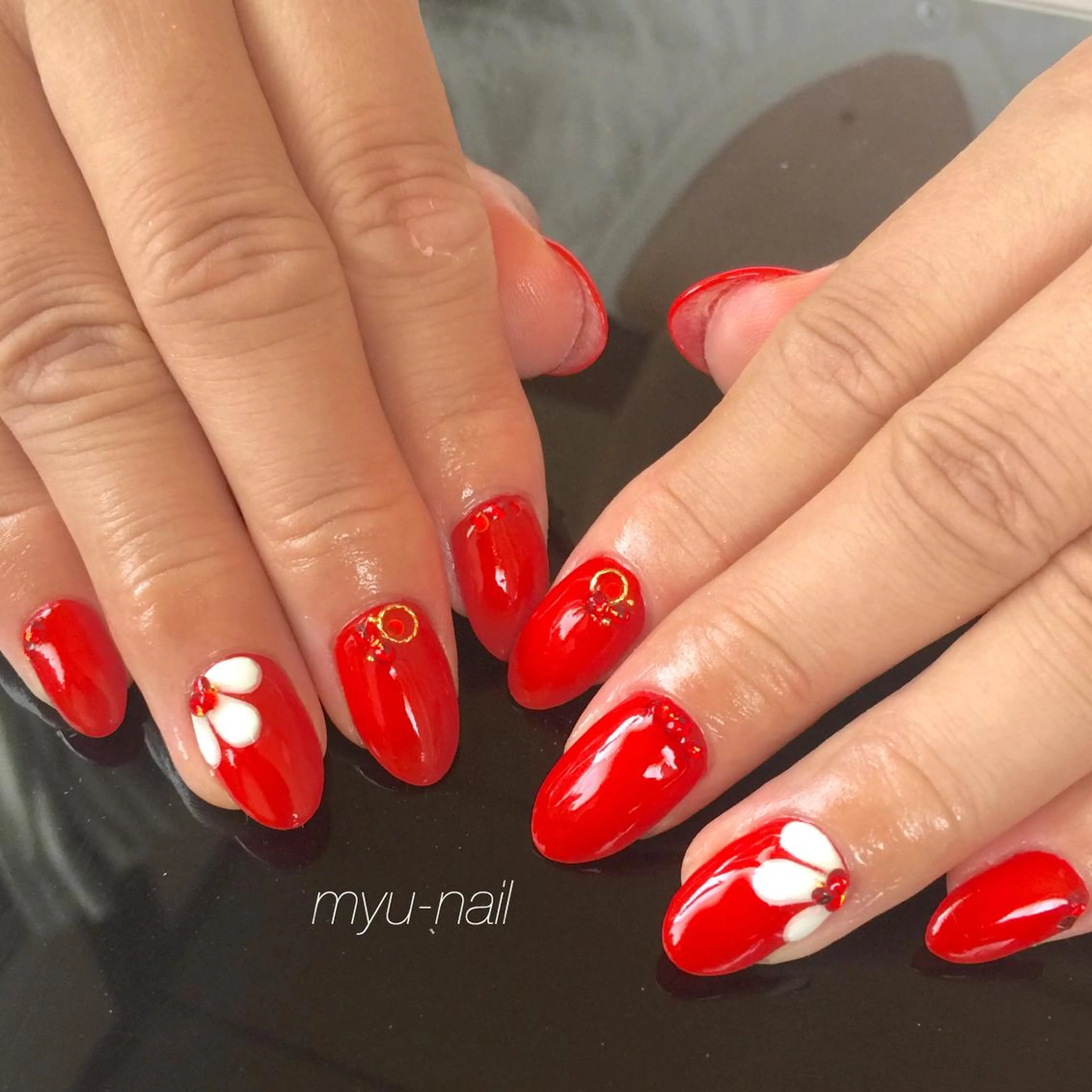 ネイル フラワーネイル 赤色 シンプルネイル ホームサロン myu-nailのネイルデザイン