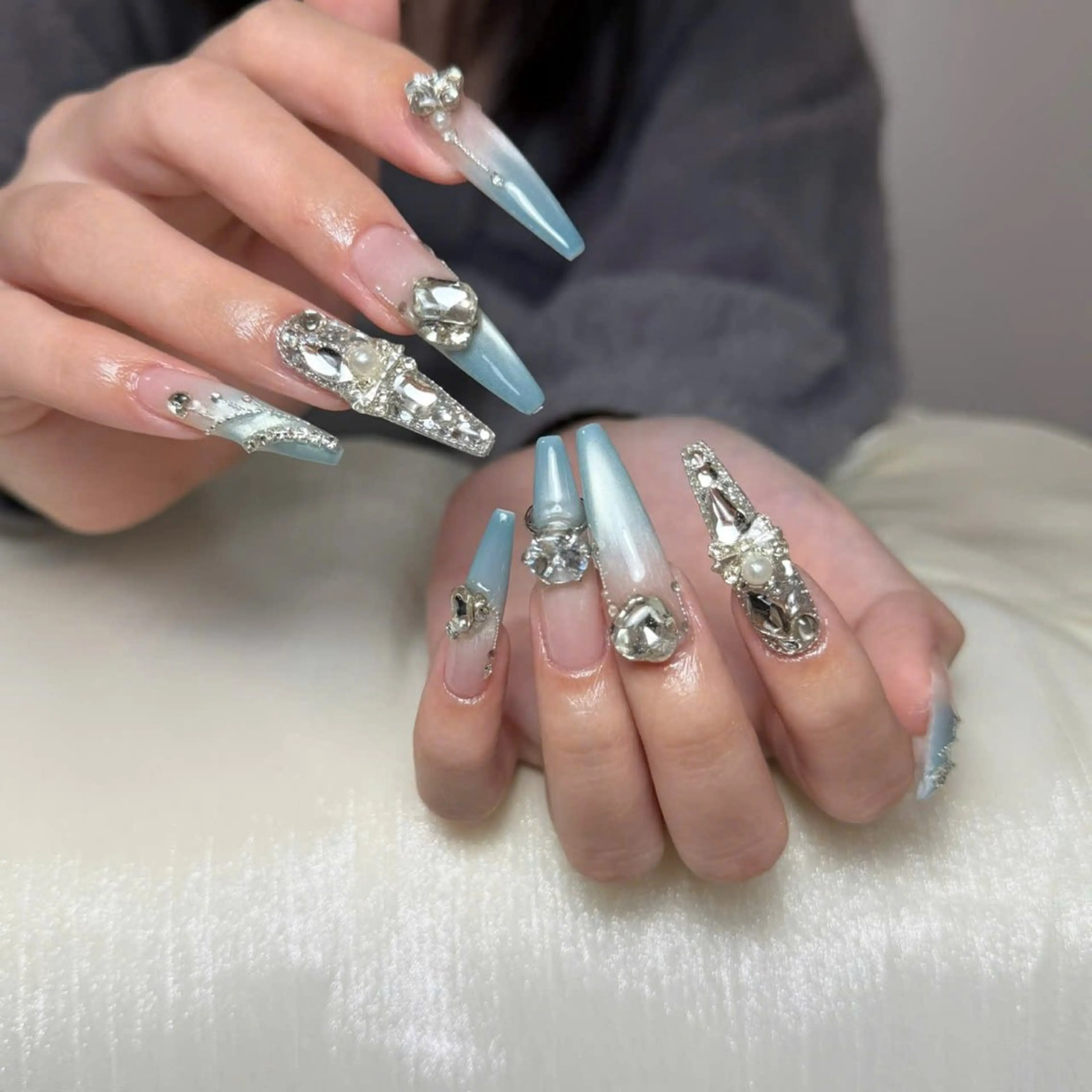 ネイル オーロラネイル 長さ出し フラッシュネイル フレンチネイル ジェルネイル Michi_Nails_Salon所属・Michi Nail Staffのネイルデザイン