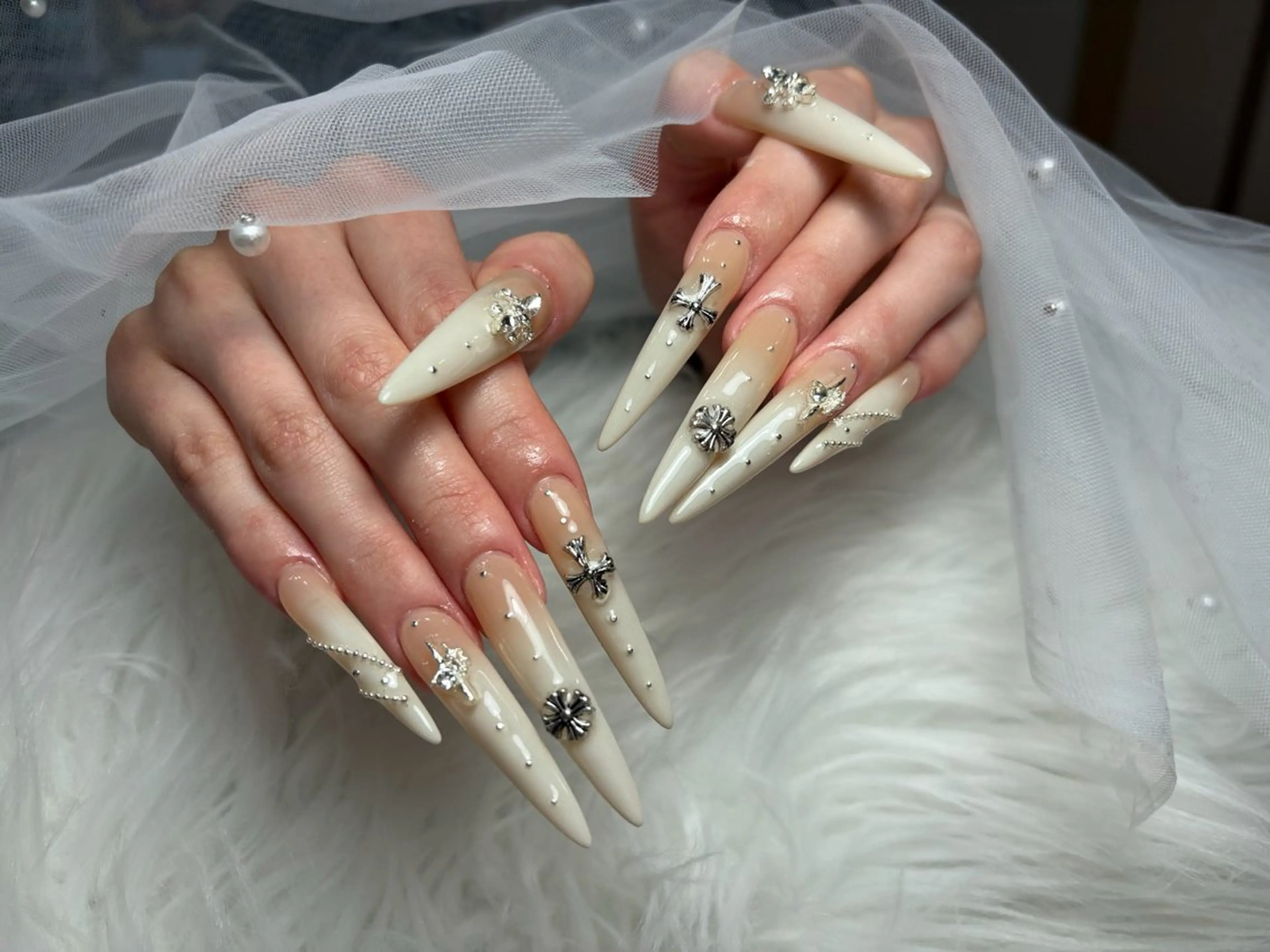 ネイル アートネイル 長さ出し ジェルネイル マグネットネイル ニュアンスネイル ハンドネイル Cloudy Chan Nailのネイルデザイン