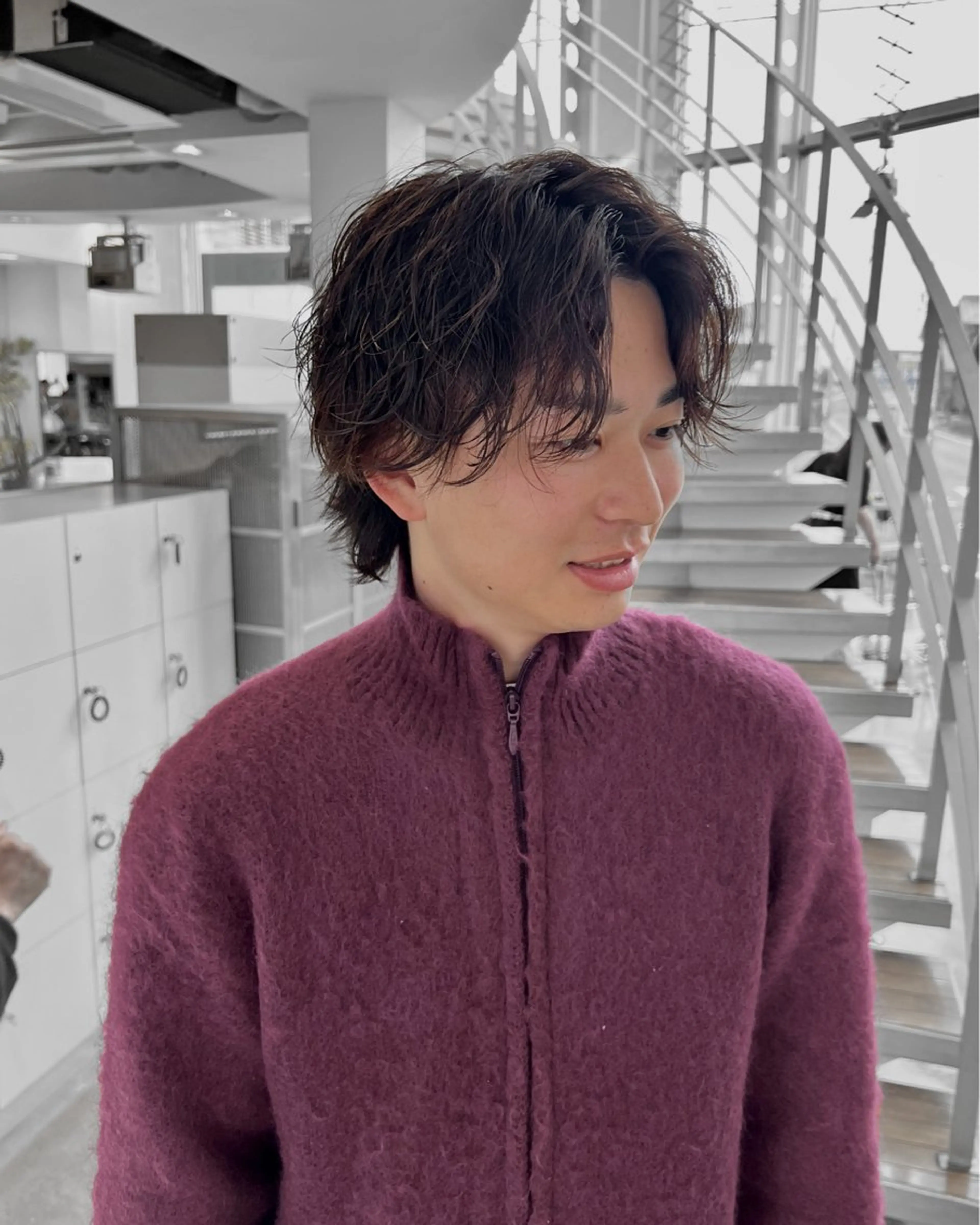 ショート パーマ メンズ センターパート メンズパーマ 波巻きパーマ メンズウルフカット ウルフカット メンズ🔥 撮影モデル募集のヘアスタイル