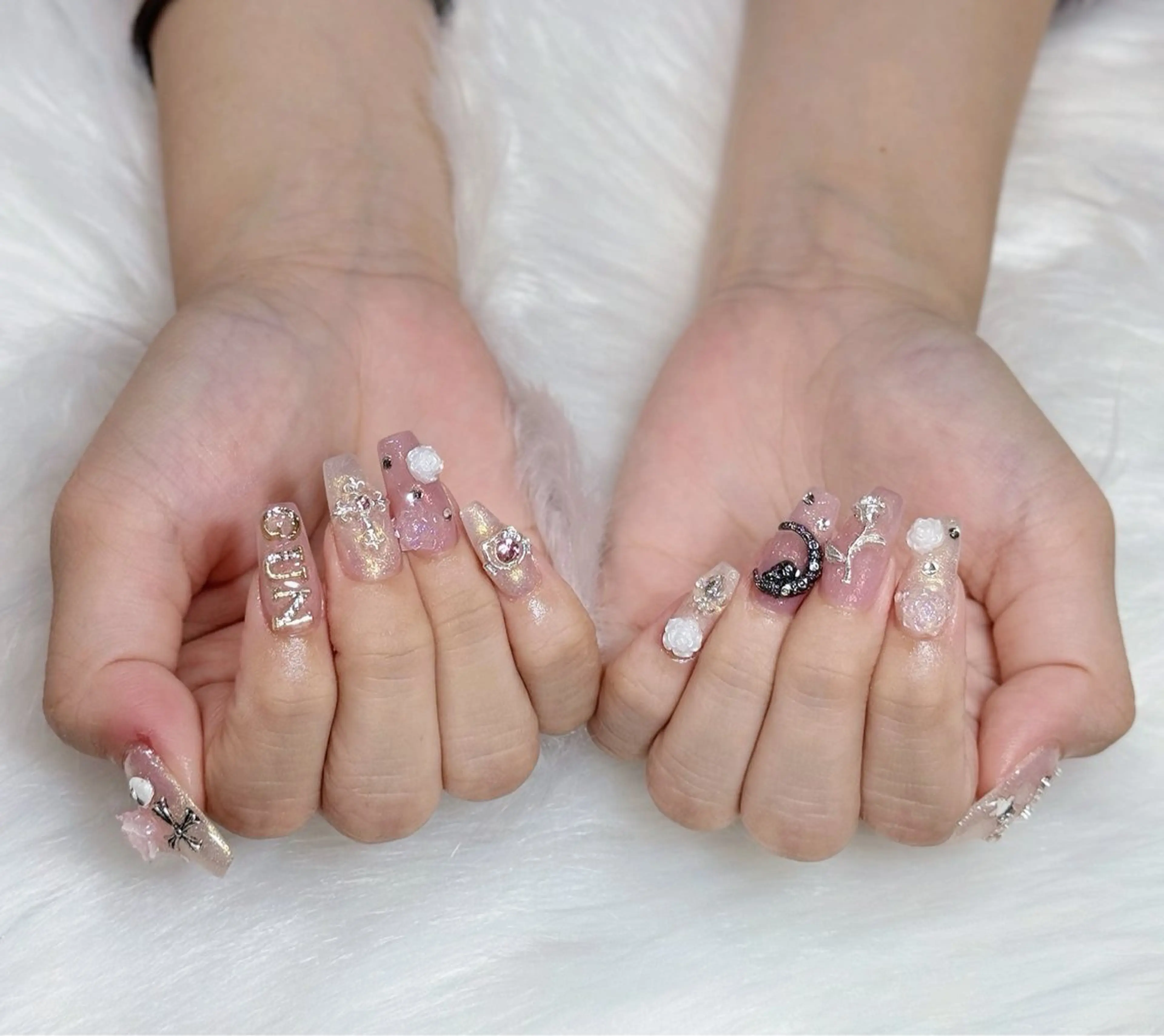 ネイル オーロラネイル チークネイル フットネイル フレンチネイル ジェルネイル ハンドネイル Nichi Nailsのネイルデザイン