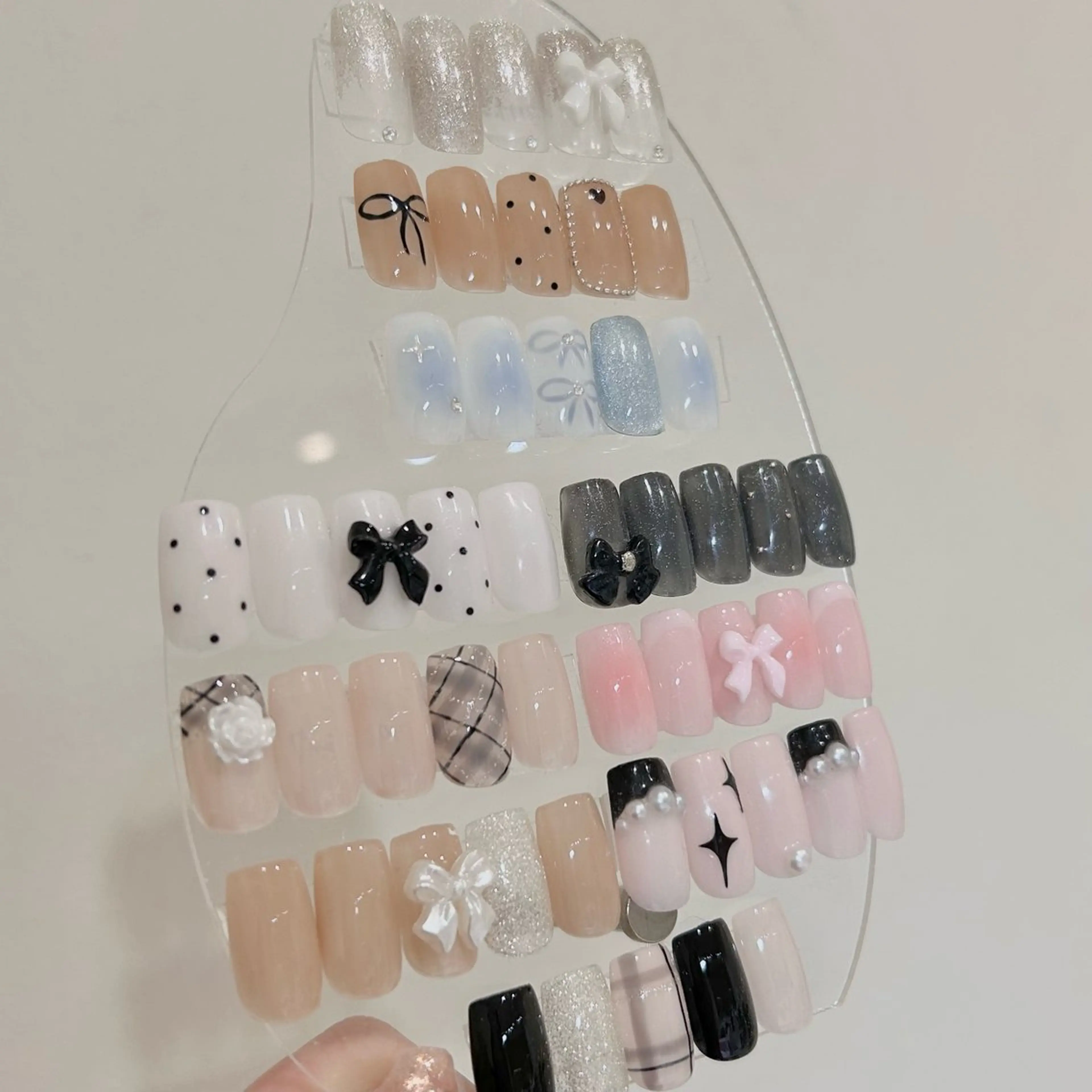 ネイル ハンドネイル 🎀チーク/ちゅるん 🫧chisa🎀のネイルデザイン