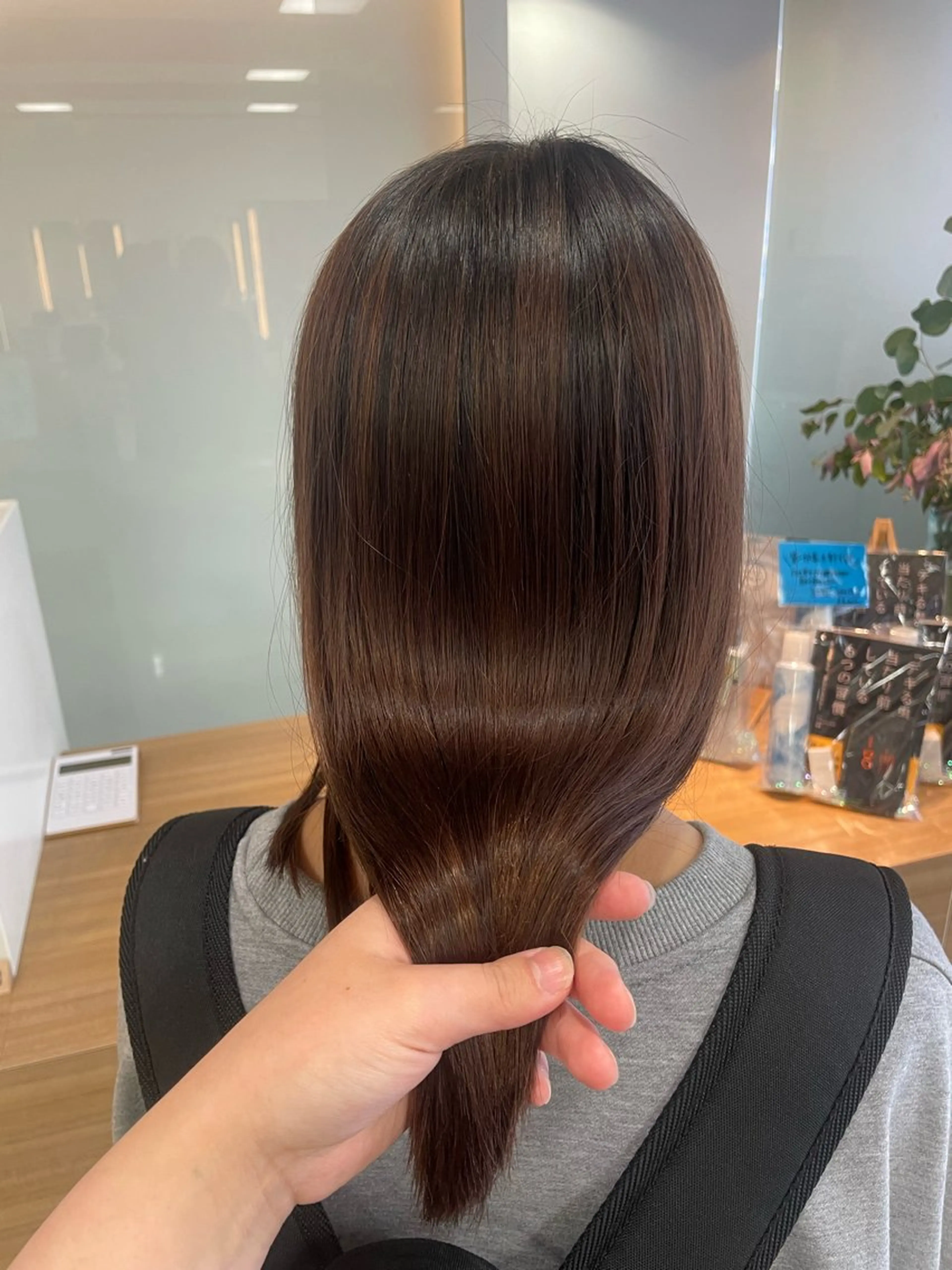 セミロング パーマ ハイトーン/パーソナ ルカラー診断・ユキノのヘアスタイル