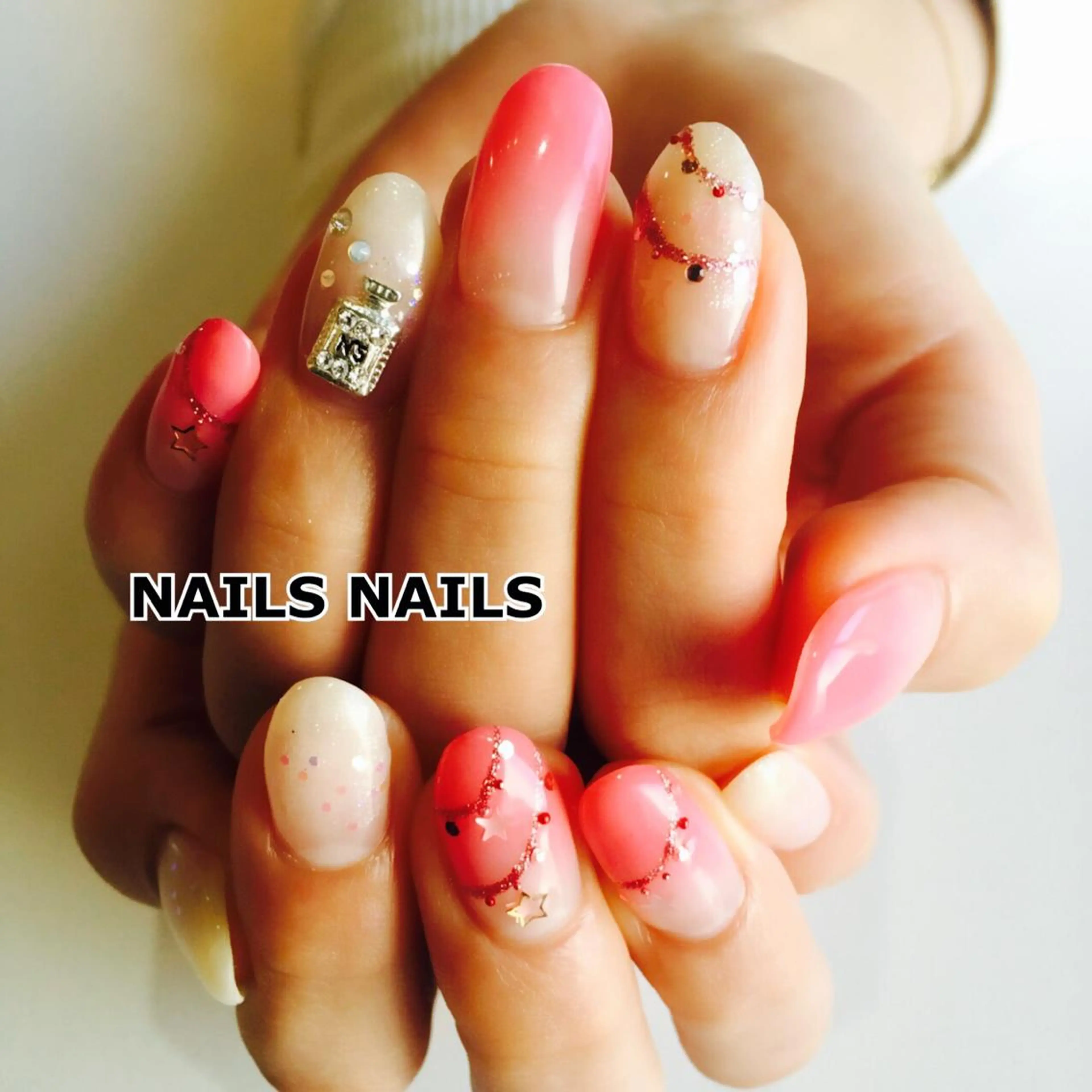 ネイル ジェルネイル グラデーション ホログラムネイル キラキラネイル ピンク NAILSNAILS ERIKAのネイルデザイン