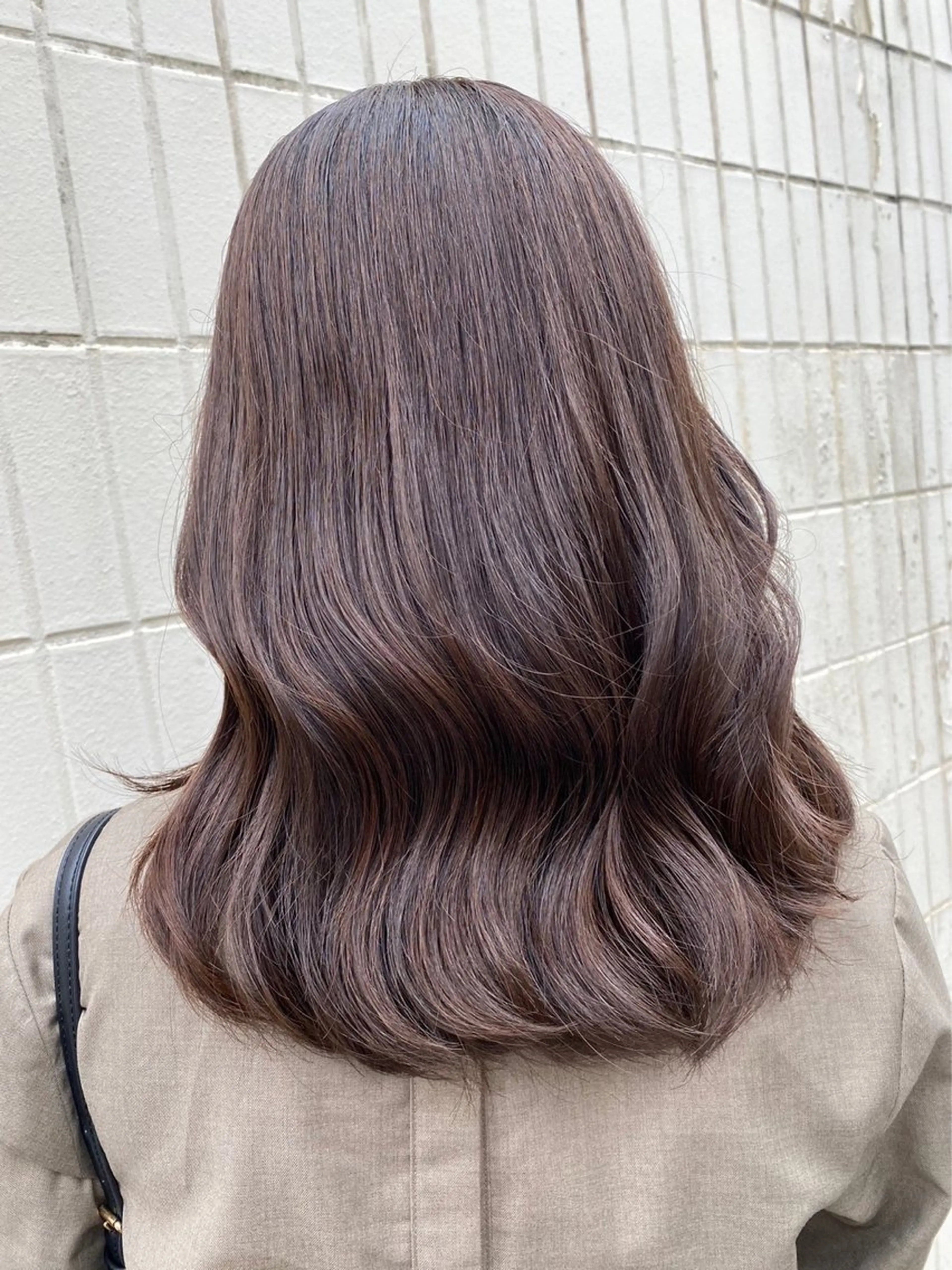 セミロング カラー ブリーチ グレージュ ブリーチなしカラー 河崎 祐矢のヘアスタイル