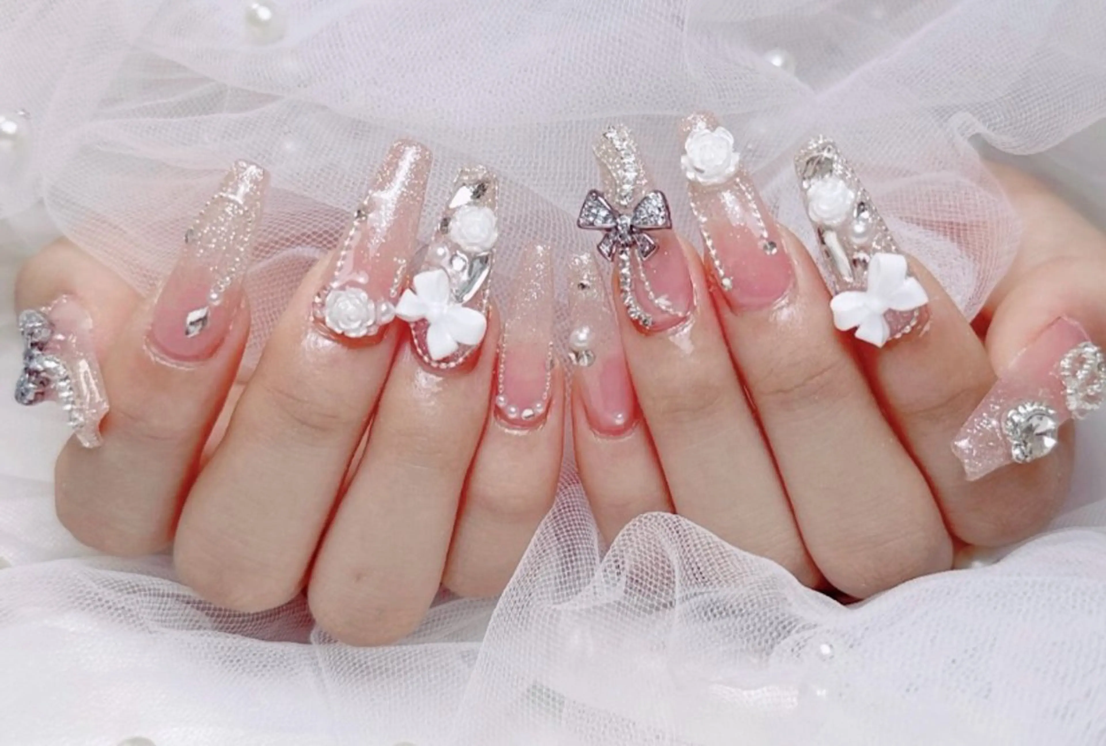 ネイル ハンドネイル 長さ出しMORNAIL所属・長出し専門 パーツのネイルデザイン