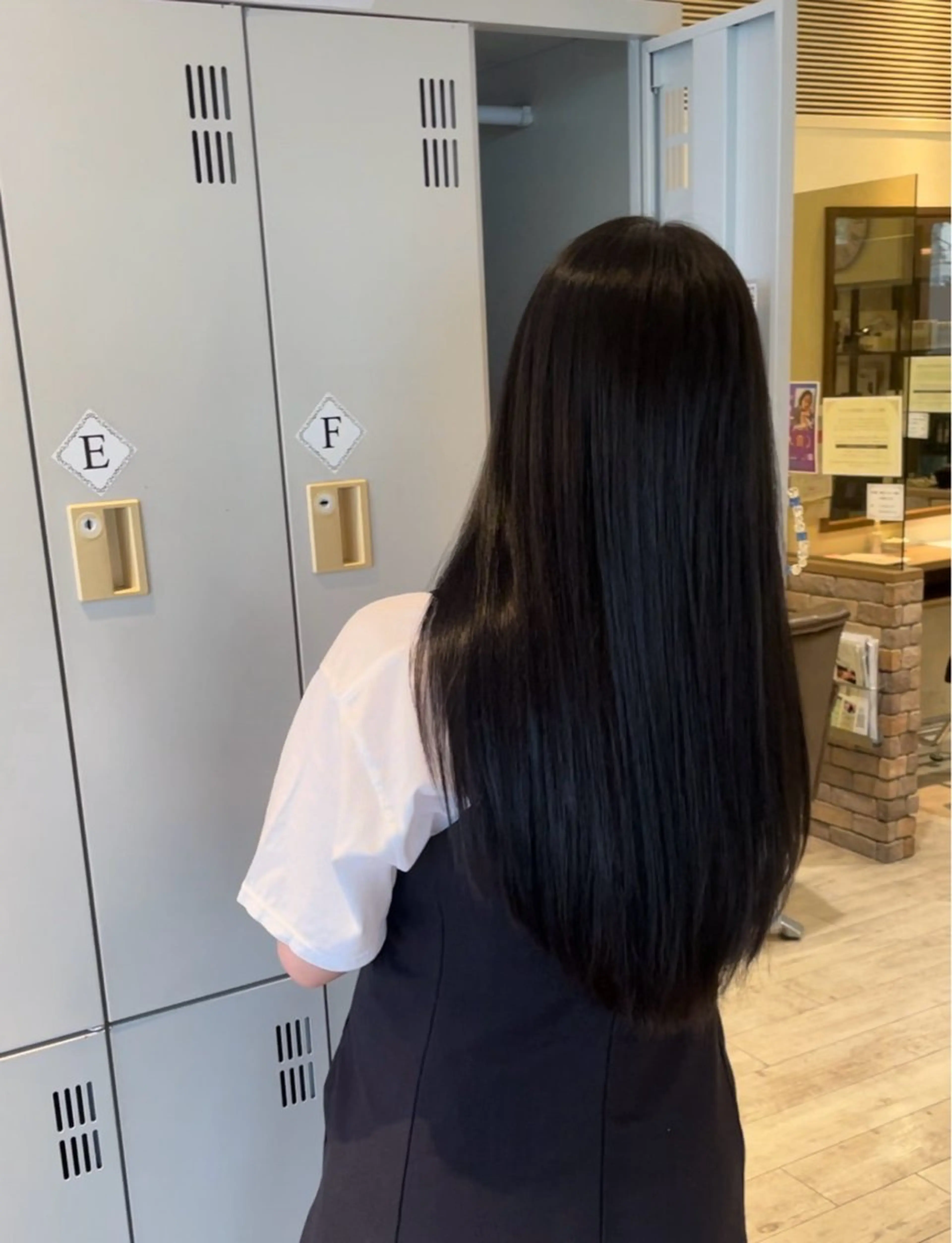 ロング 西山 瑞希のヘアスタイル