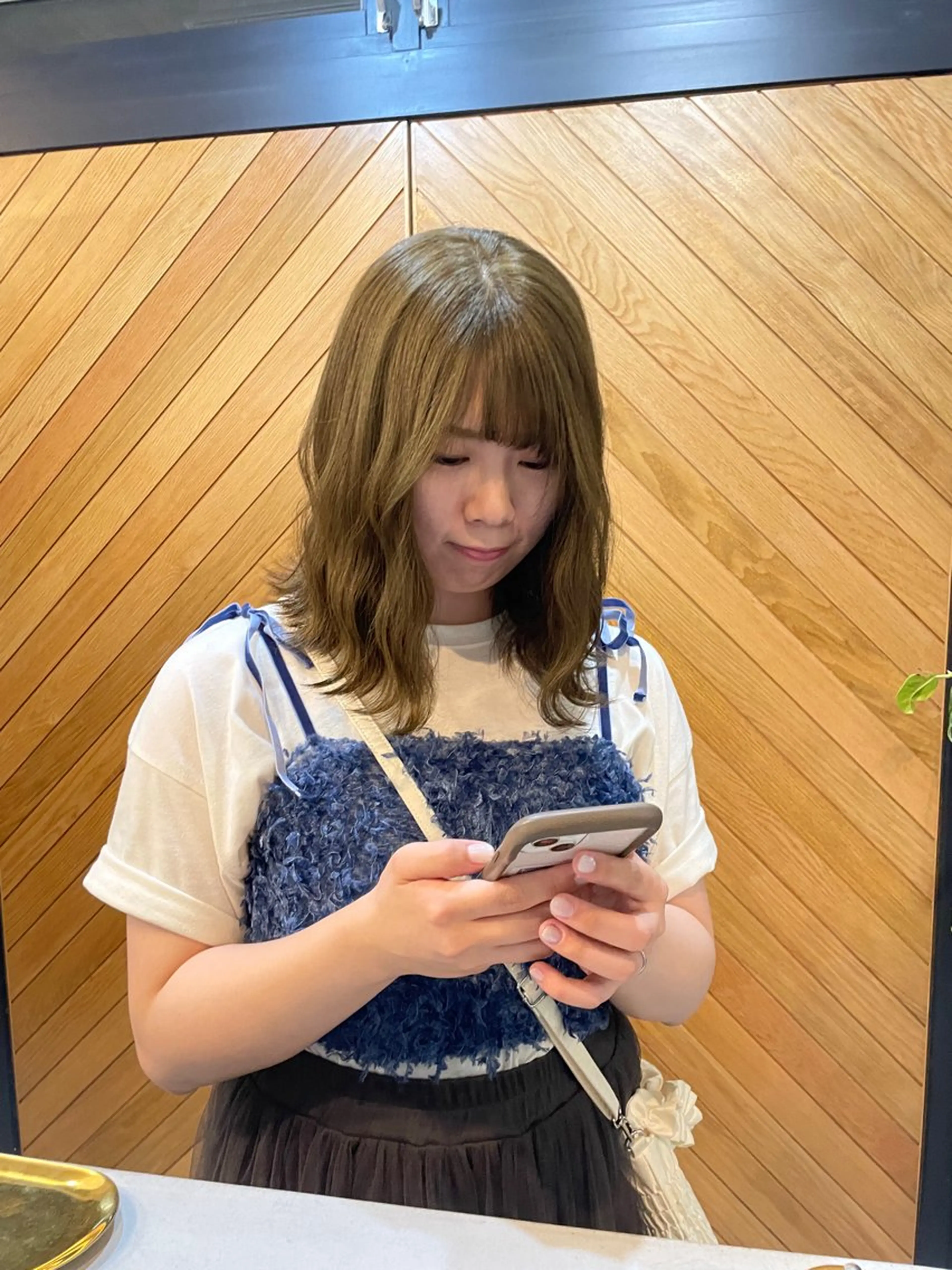 ミディアム 小久保 里紗のヘアスタイル