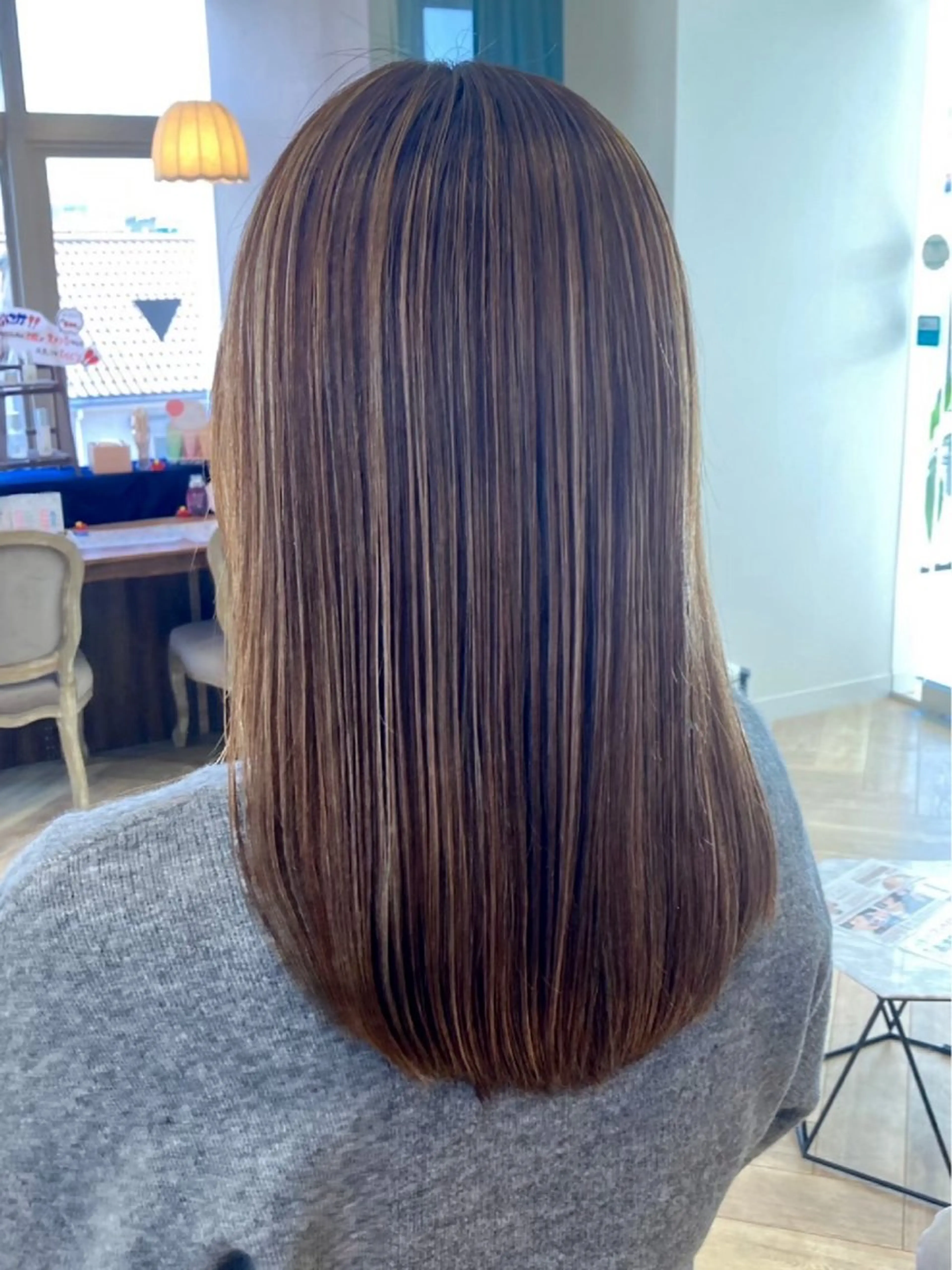 セミロング ヘアカラー ユーシャンボール 濱走のヘアスタイル