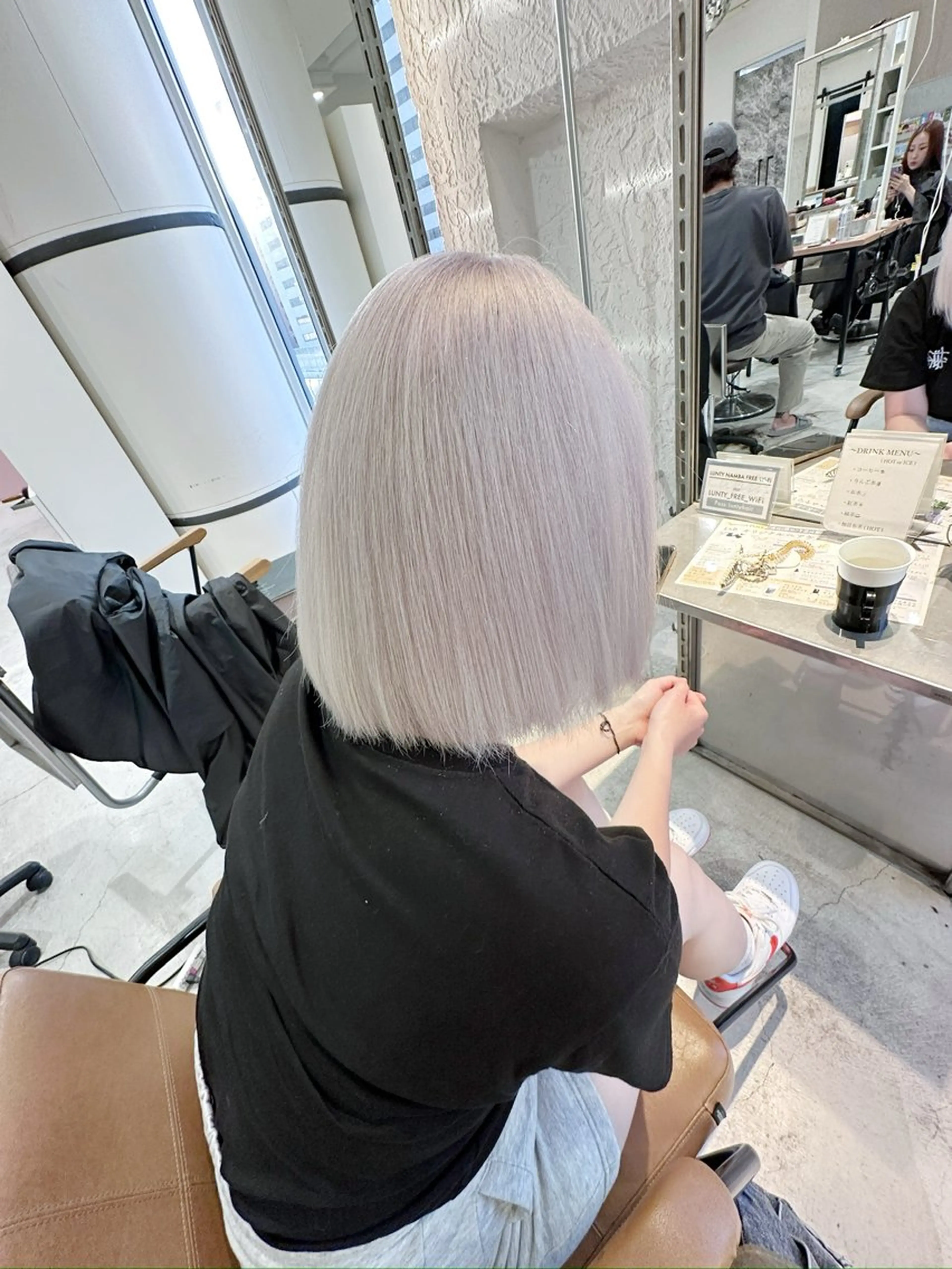 ショート カラー アディクシーカラー ベージュカラー ブリーチ ケアブリーチ 透明感カラー カット ヘアカラー トリートメント レイヤーブリーチ特化 ホワイト専門/岸のヘアスタイル