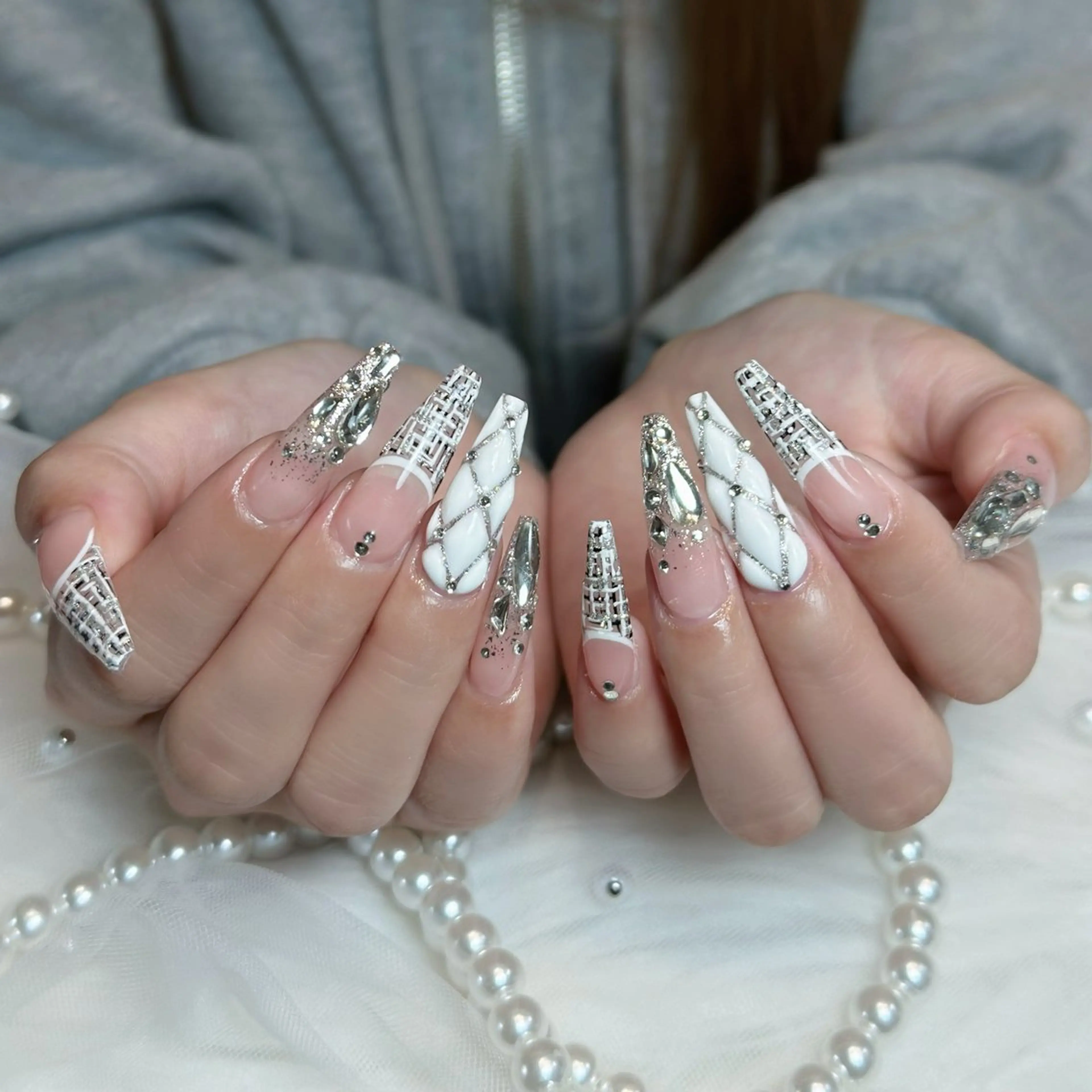 ネイル オーロラネイル ボルドー ブラウン 氷ネイル・うるうるネイル キラキラネイル ハンドネイル Julli NailStudioのネイルデザイン