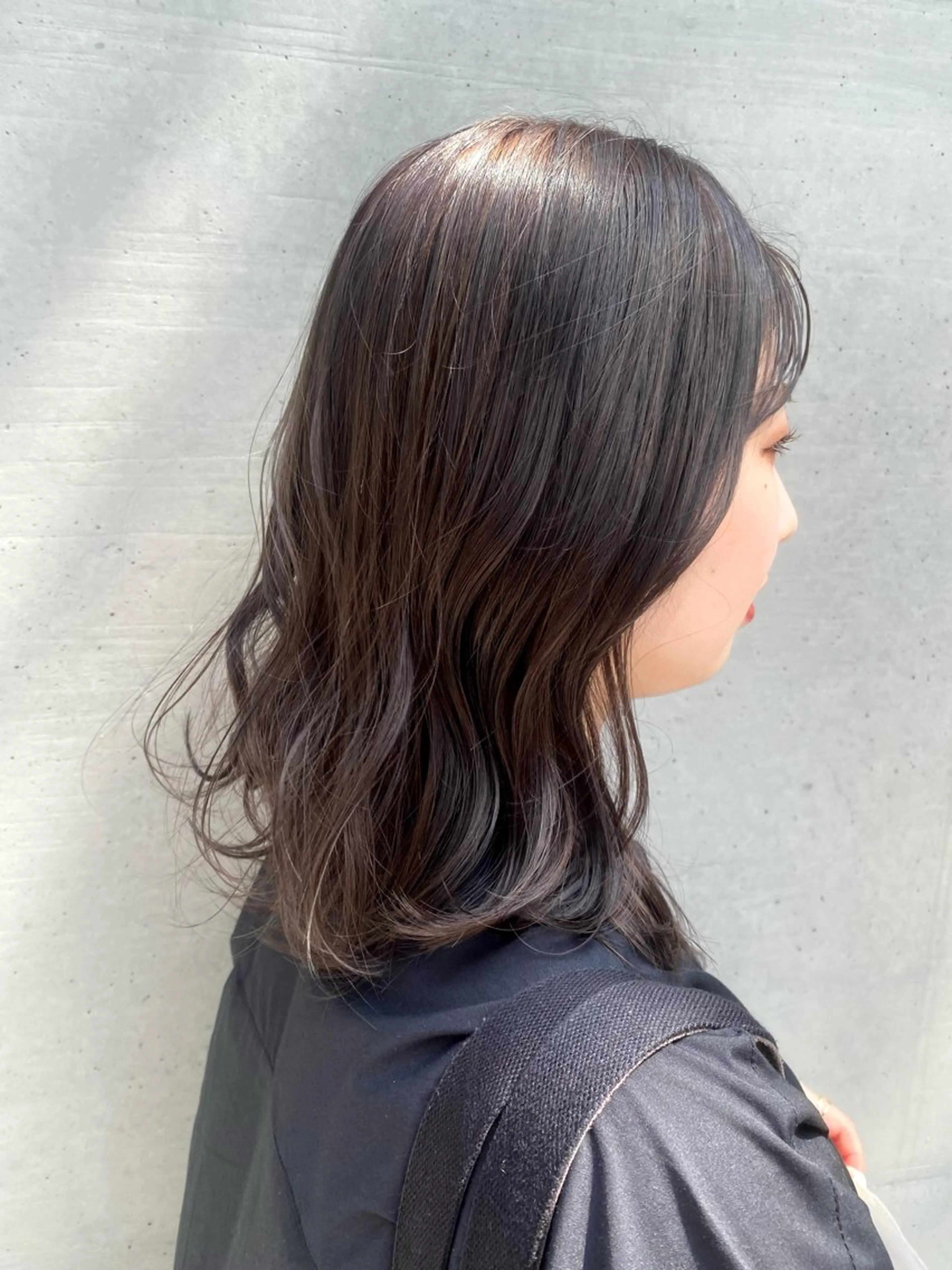 ミディアム カラー 透明感カラー グレージュ 頭皮につけないカラー /白髪ぼかし/実加永のヘアスタイル