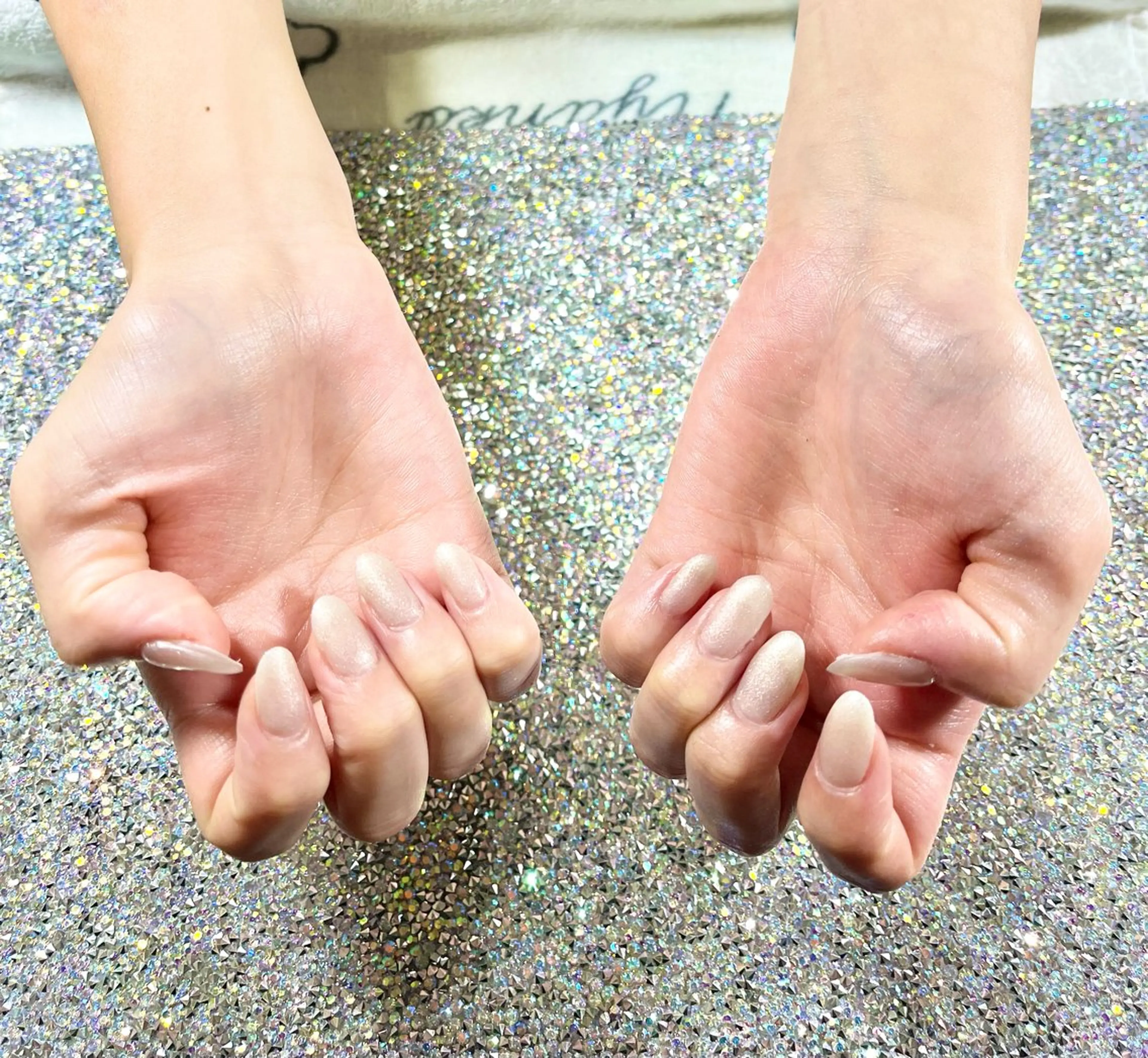 ネイル ブルー 長さ出し ピンク ホワイト 黄色 ハンドネイル Tairacchi ﾀｲﾗｯﾁのエステ・リラクイメージ