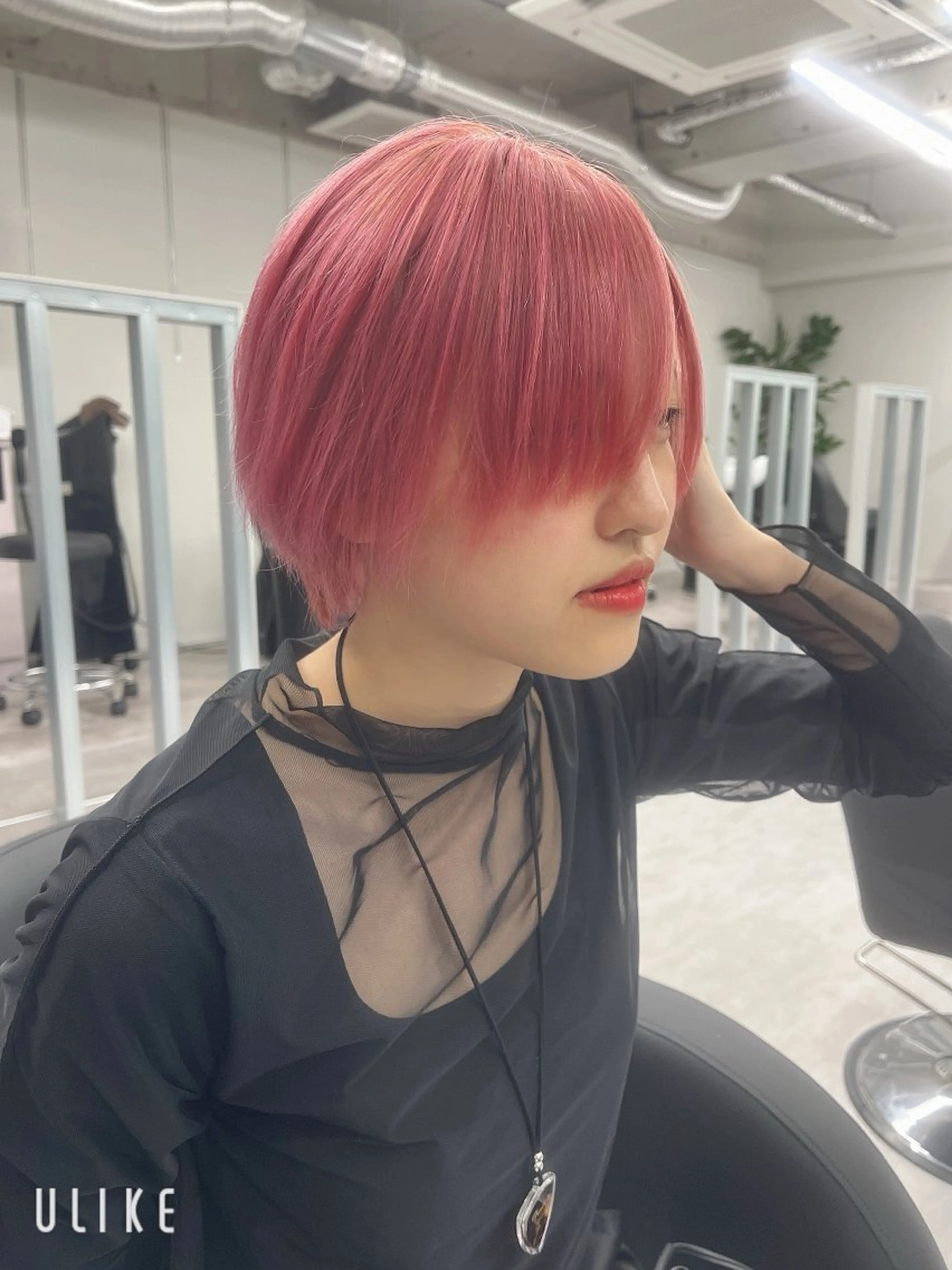 ショート ショートヘア ヘアカラー センターパート🪽 SEIYAのヘアスタイル