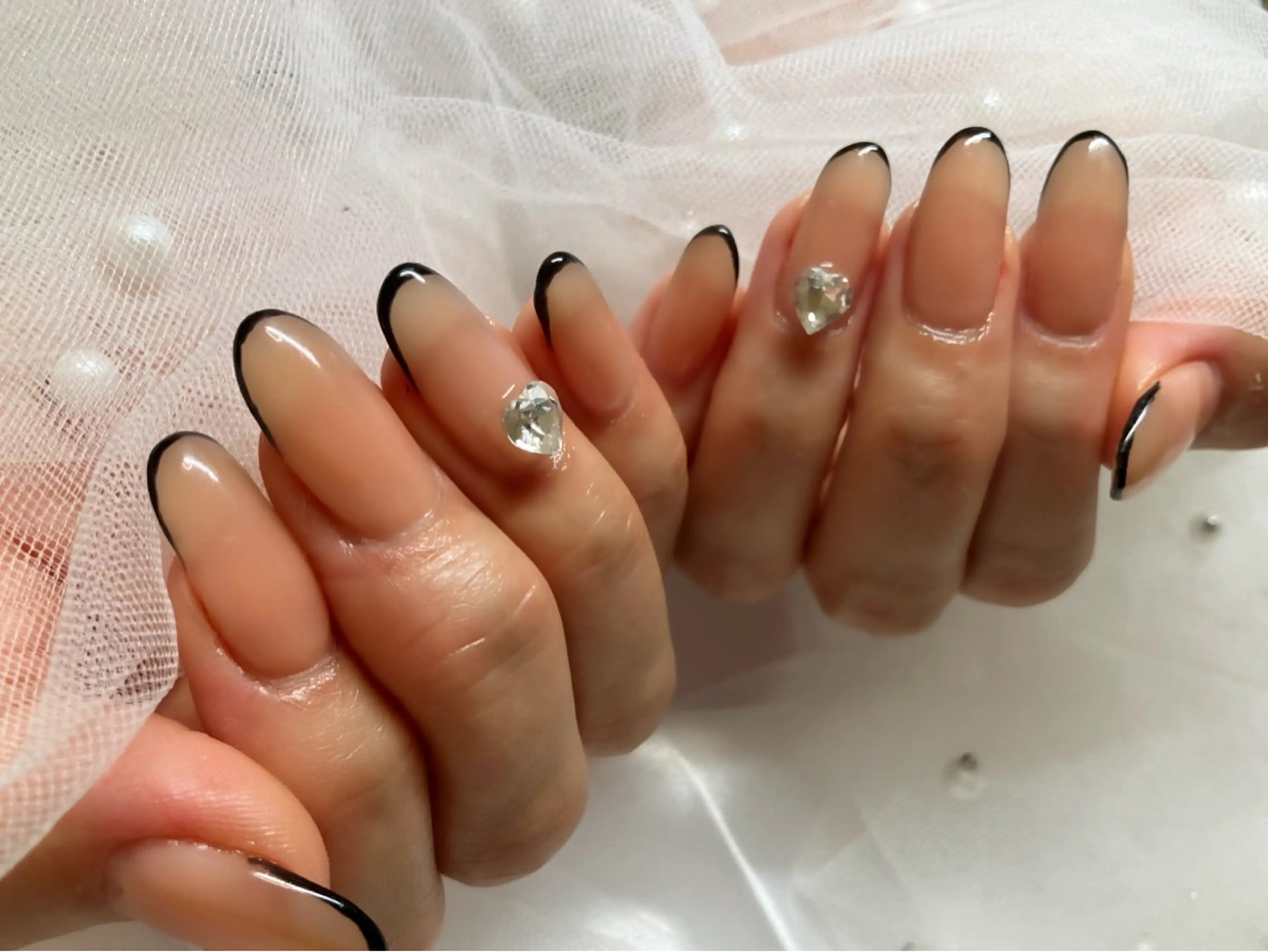 ネイル ハート ストーンネイル EMILIA Ryokoのネイルデザイン