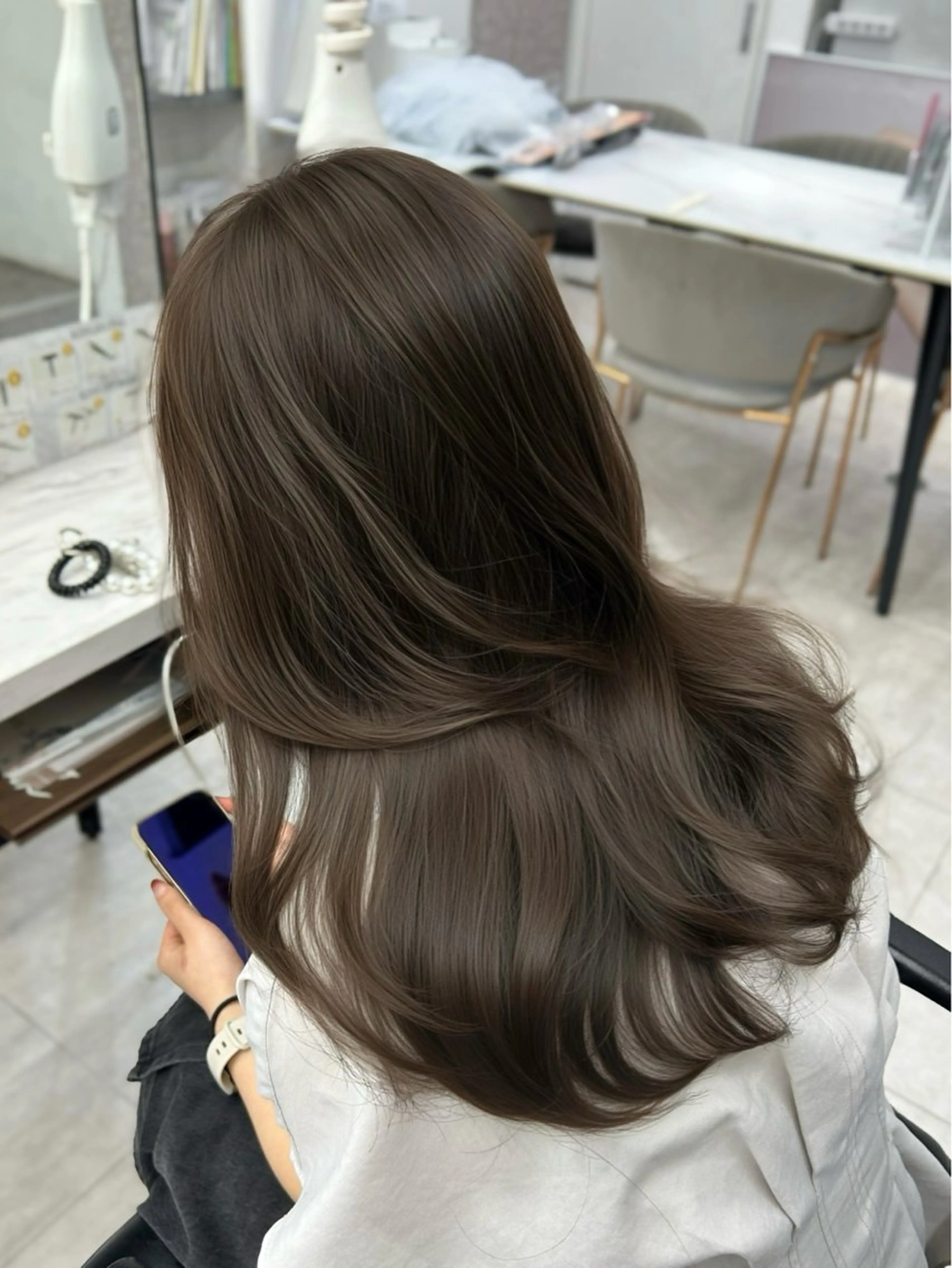 セミロング カラー ヘアカラー 韓国ヘア🇰🇷／ 艶カラー鈴木萌愛🩶のヘアスタイル