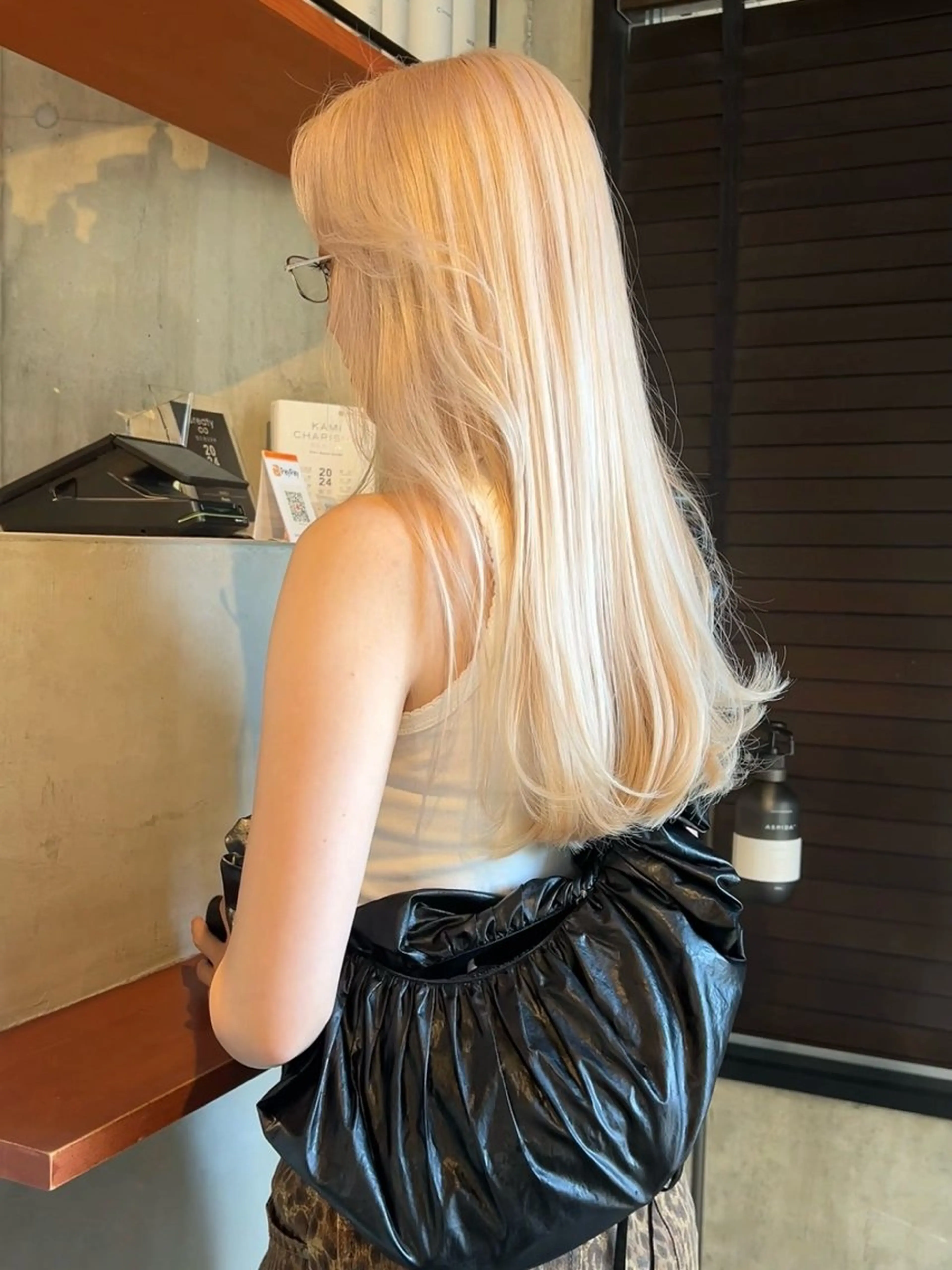 ロング カット ヘアカラー トリートメント 乕谷 美潮のヘアスタイル