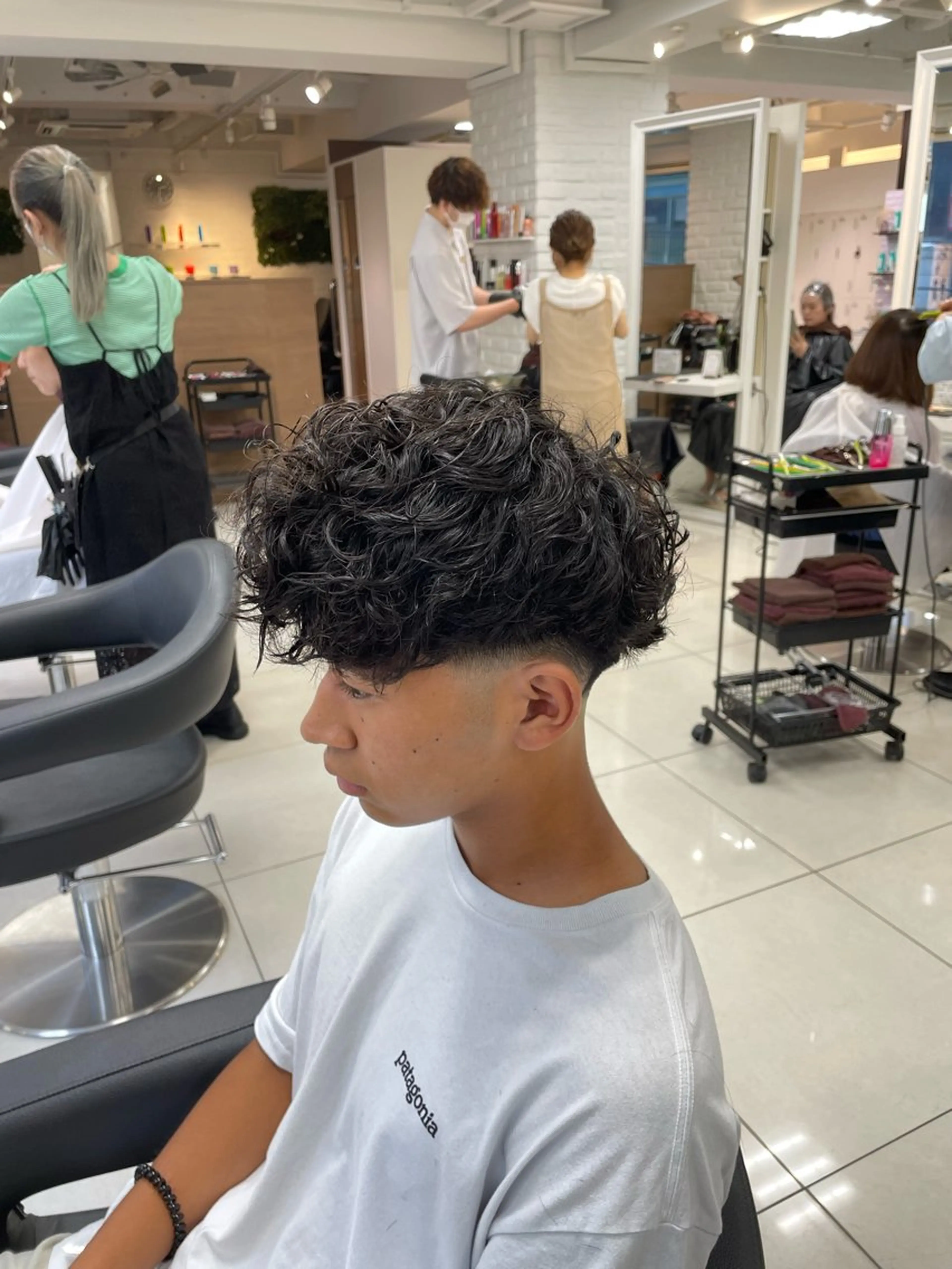 ショート パーマ メンズ スペインカール カット パーマ トリートメント フェザーパーマ職人 🪶ryosukeのヘアスタイル