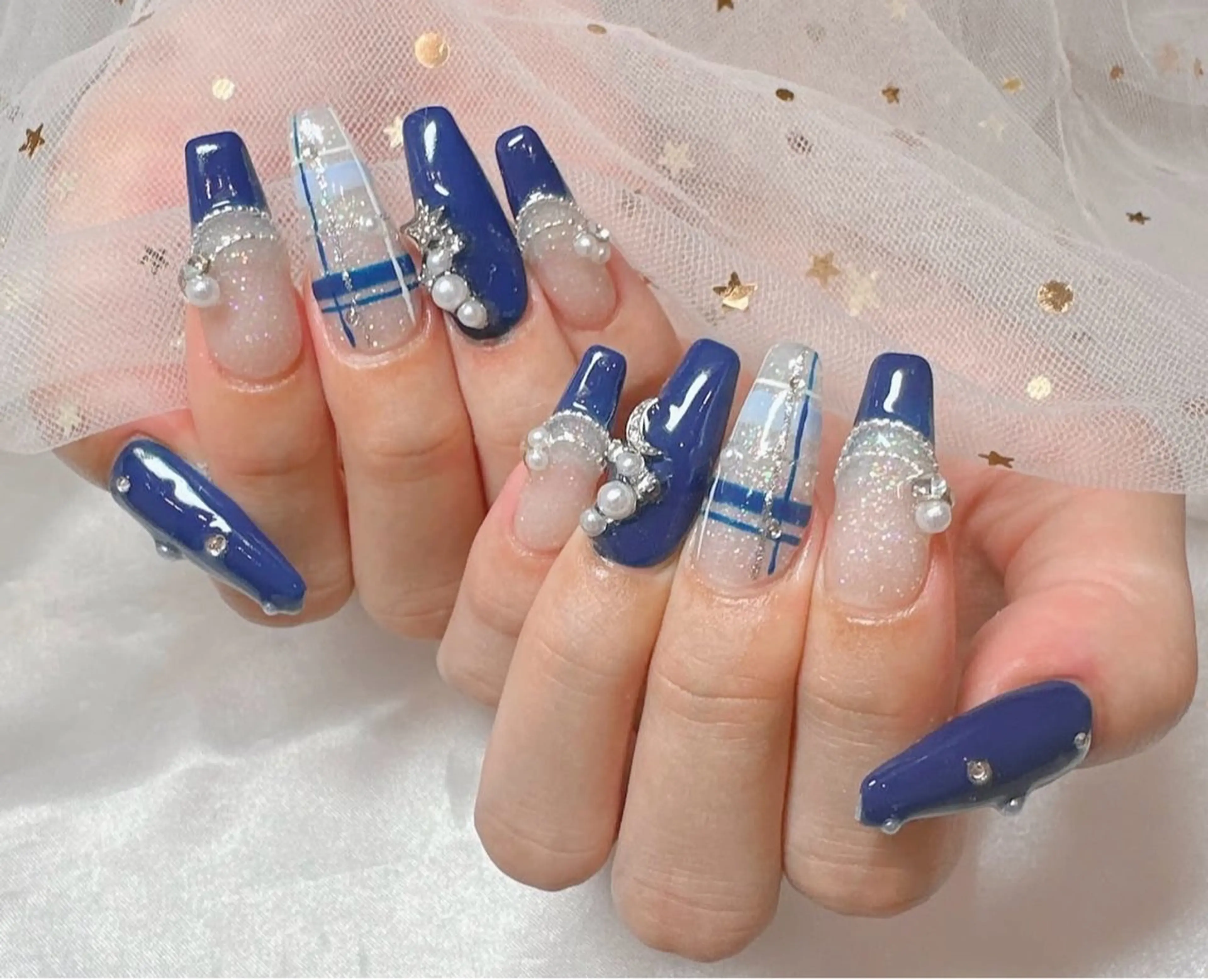 ネイル グラデーション キラキラネイル ワンカラーネイル 冬ネイル Jenn Nail Salonのネイルデザイン