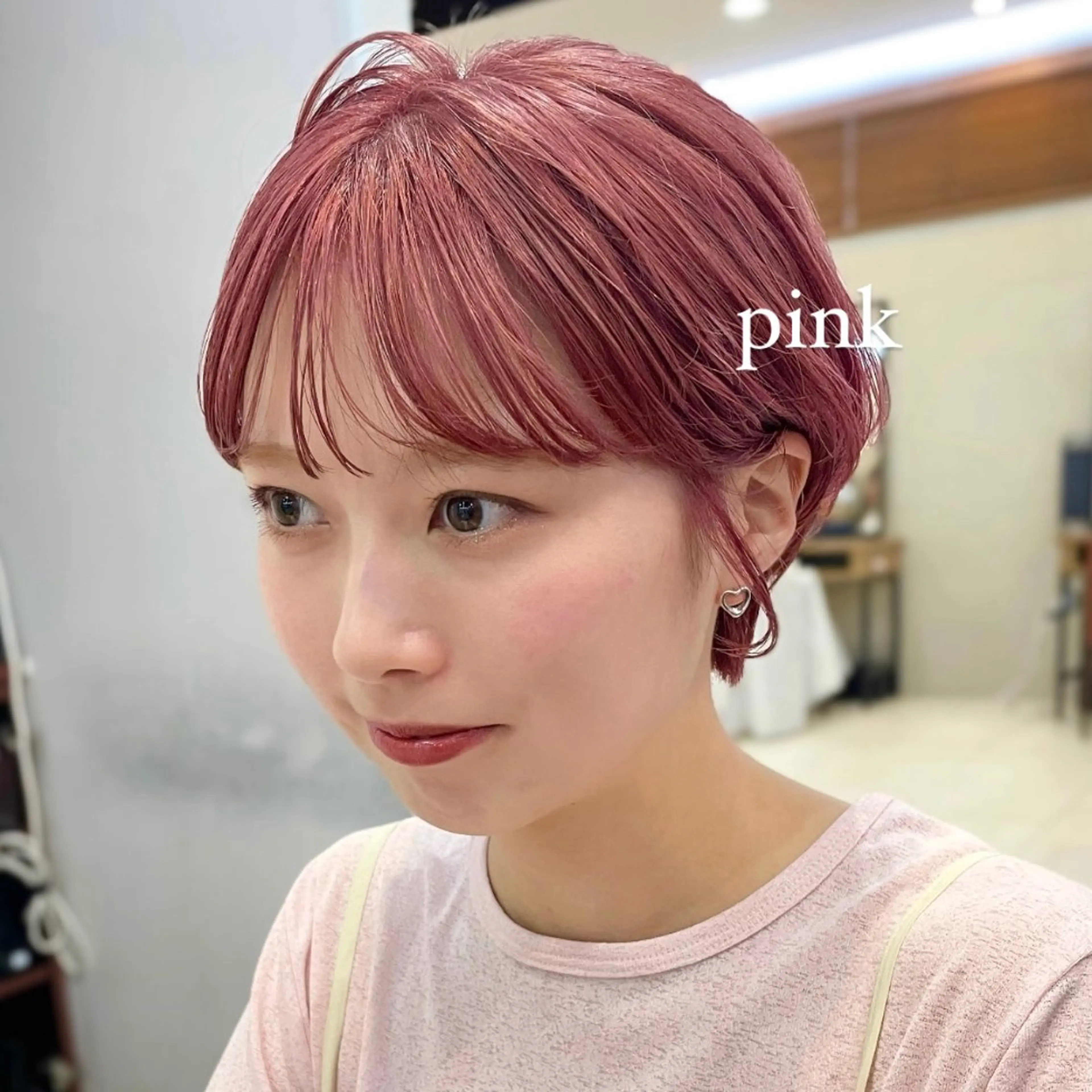 ショート カラー ベージュカラー ブリーチ ダブルカラー ピンクカラー ピンクベージュ 顔まわり/レイヤー/ 透明感/まいな🥨のヘアスタイル