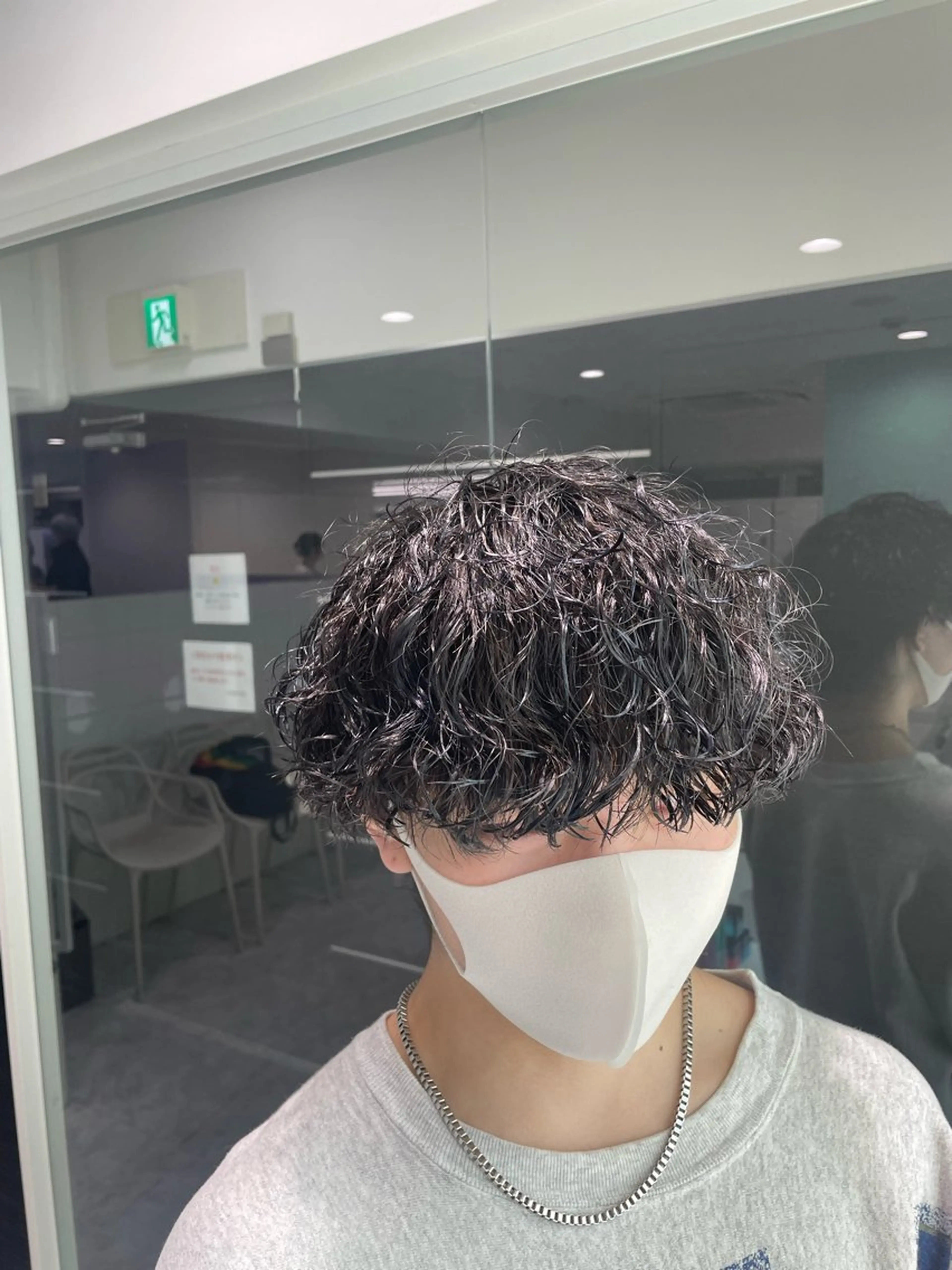 ミディアム パーマ ヘアアレンジ メンズ 艶カラー の達人のヘアスタイル