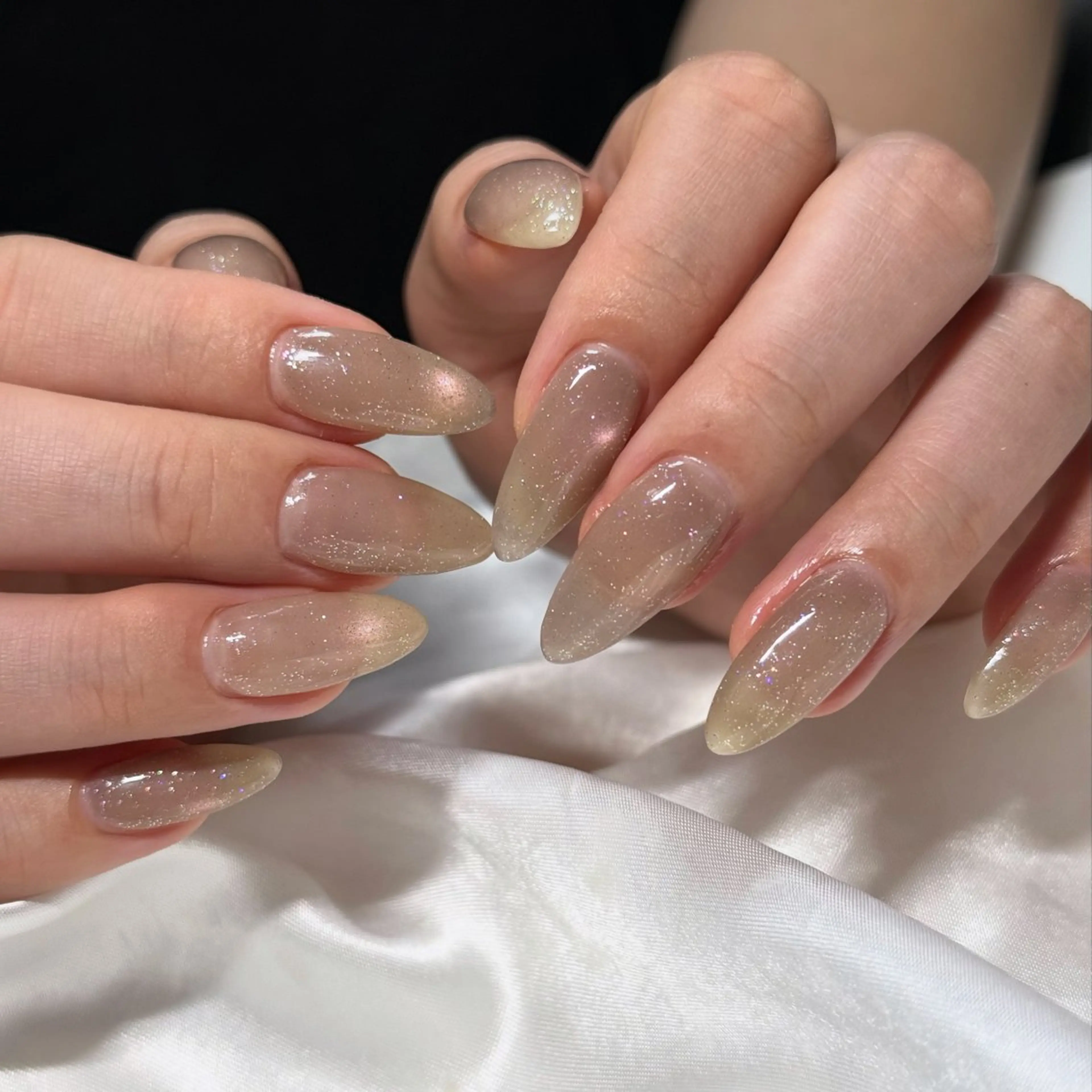 ネイル キラキラネイル マグネットネイル ワンカラーネイル ハンドネイル OKIKA所属・【OKIKA】 らん🦖🌈🧡のマツエク・マツパデザイン