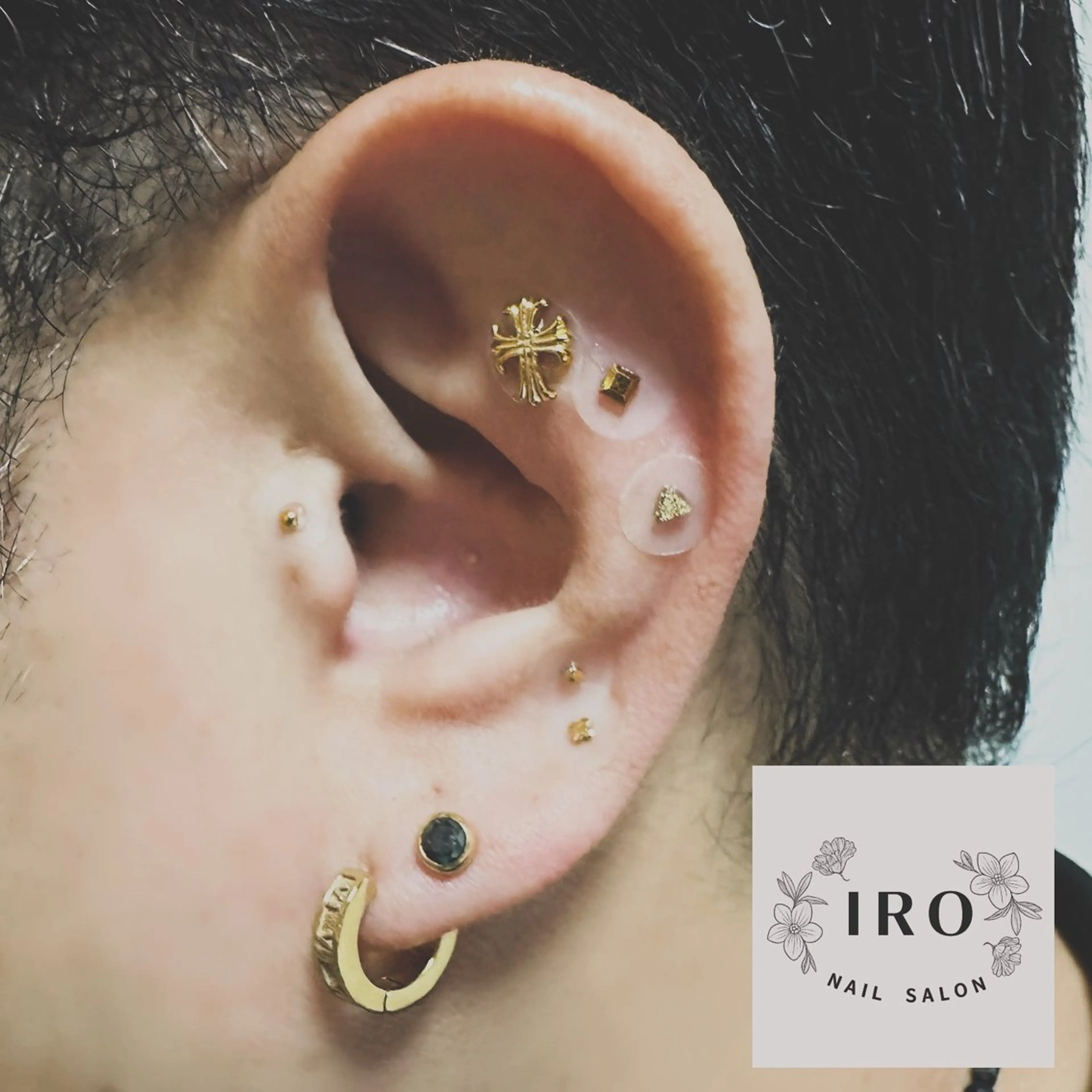 耳つぼジュエリー12粒の写真