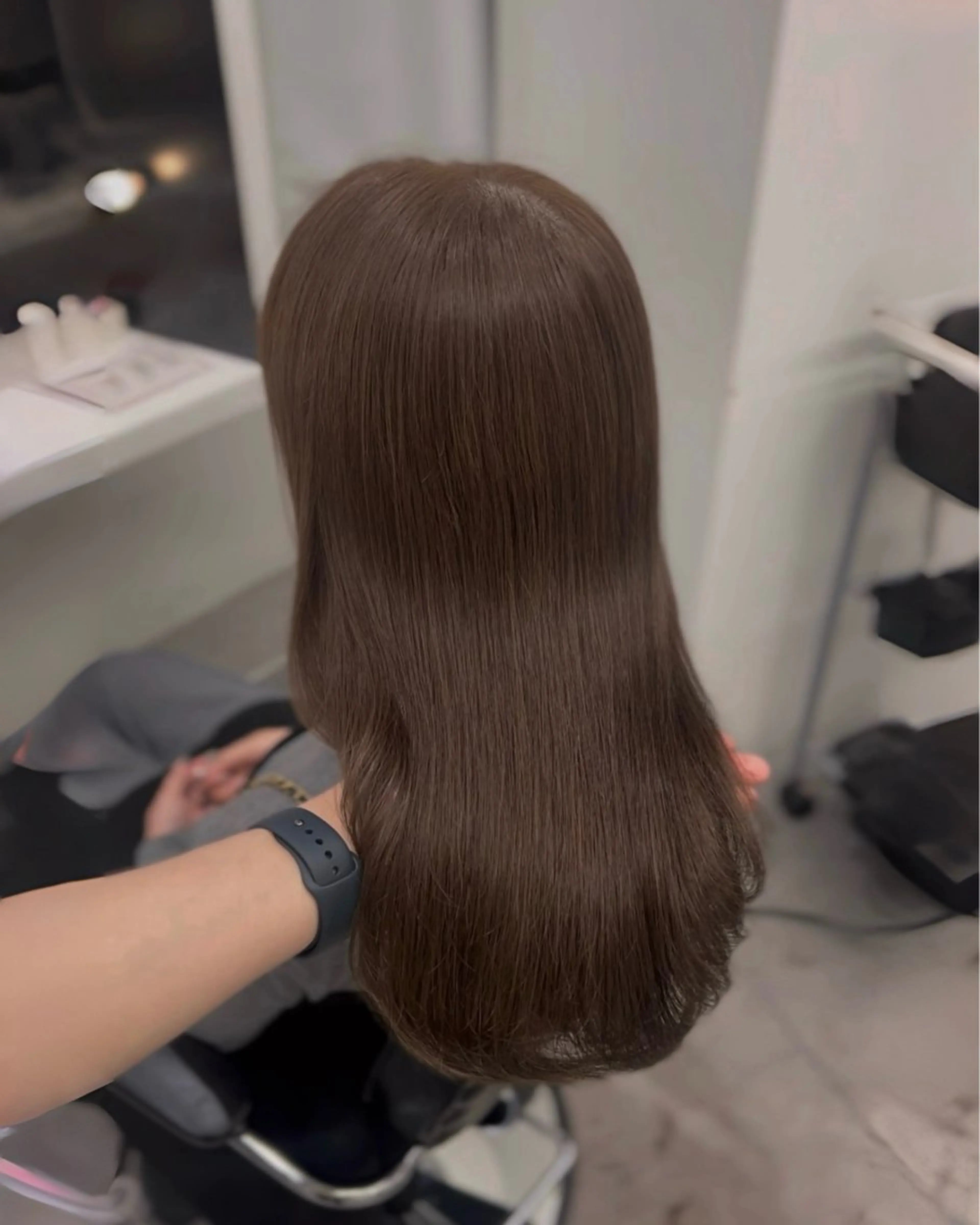 セミロング カラー パーマ アッシュ アッシュグレー アッシュグレージュ ベージュカラー ブリーチ カット ヘアカラー トリートメント ブリーチなし/ ベージュ/akiraのヘアスタイル