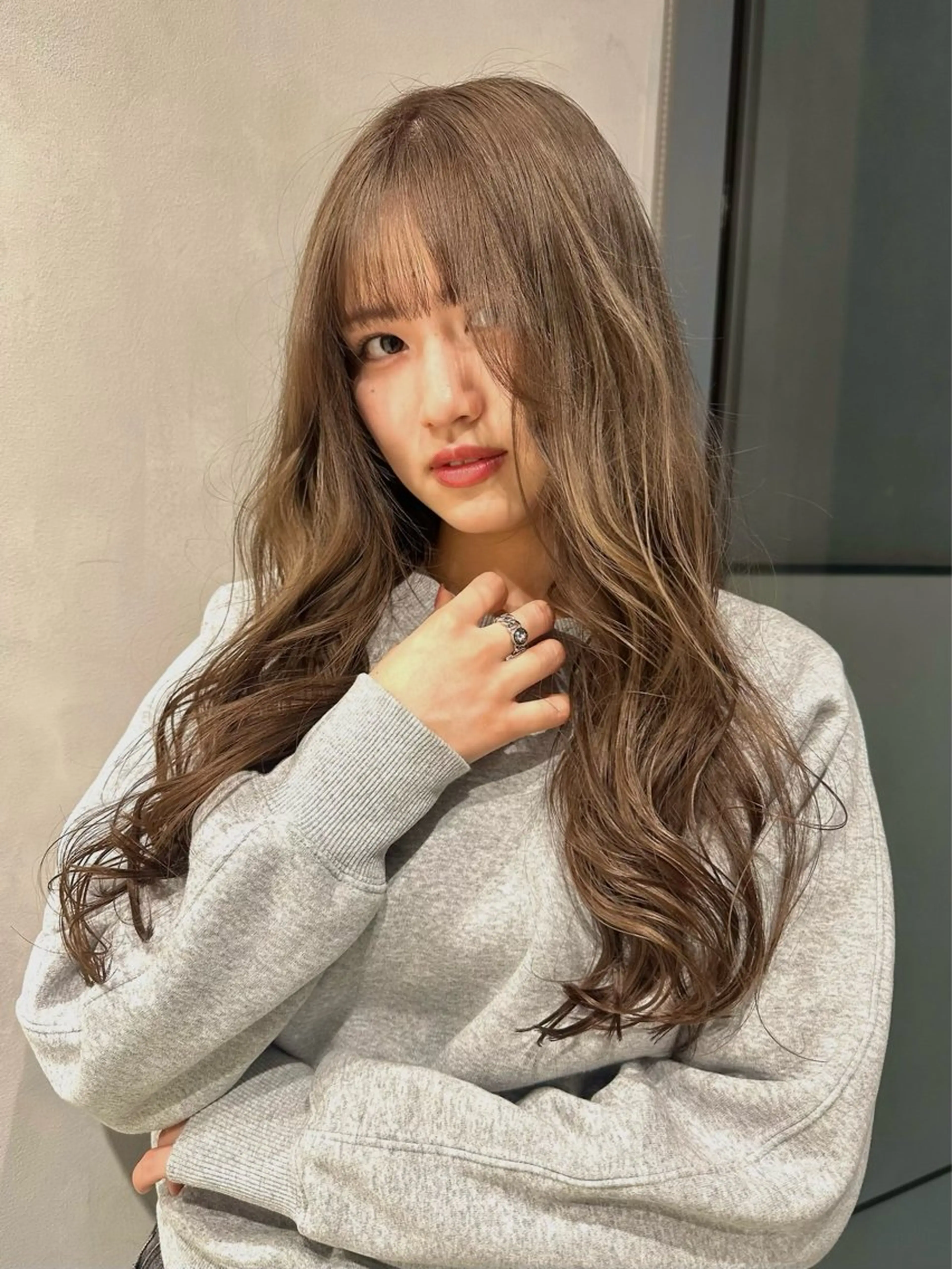 ロング カラー ブリーチ グレージュ ミルクティーグレージュ カット ヘアカラー トリートメント ハイトーン/ショート /akane🐰♥️のヘアスタイル