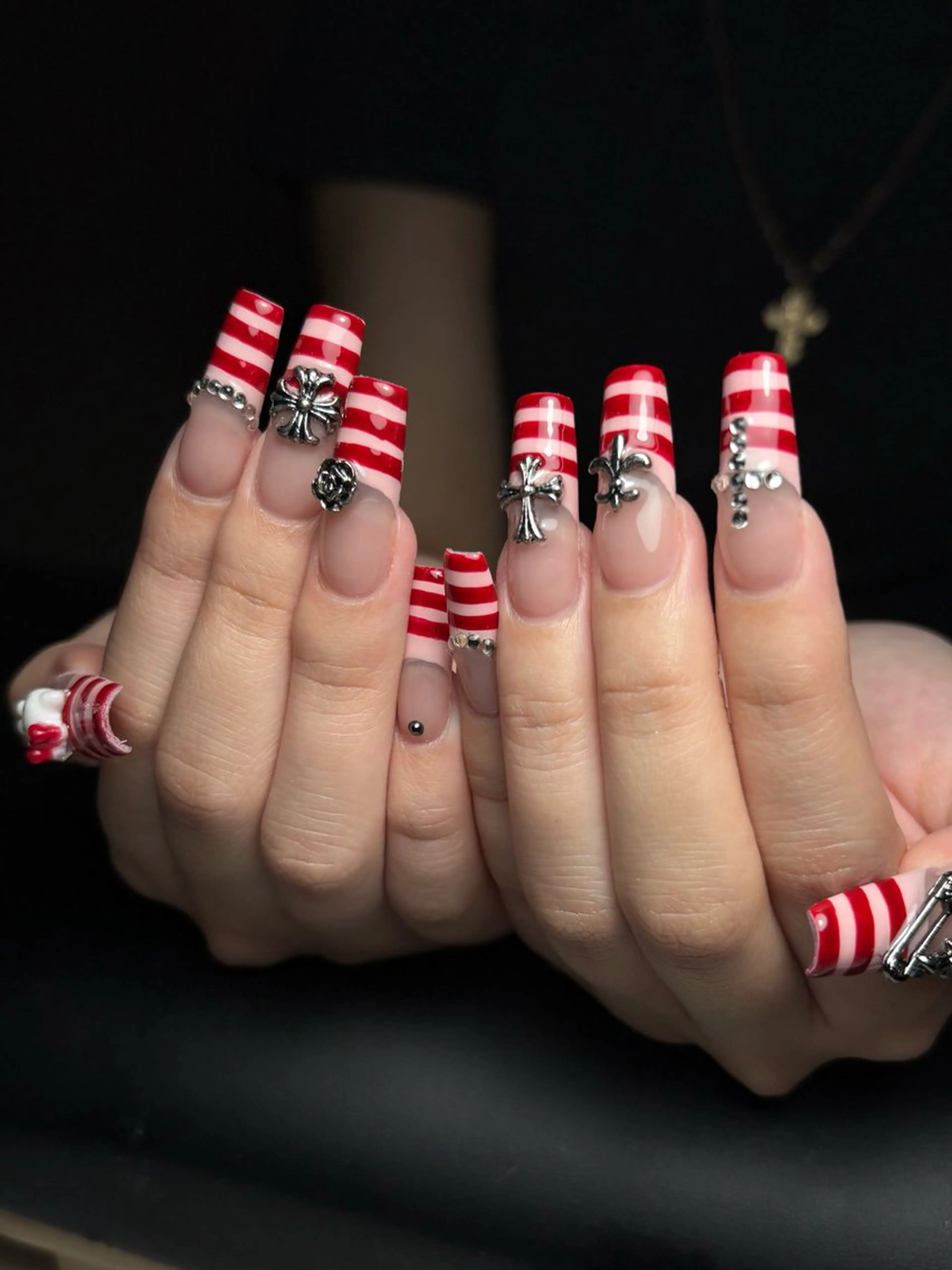 ネイル フレンチネイル ガーリー 持ち込み ネイルチップ モンナ CCのネイルデザイン