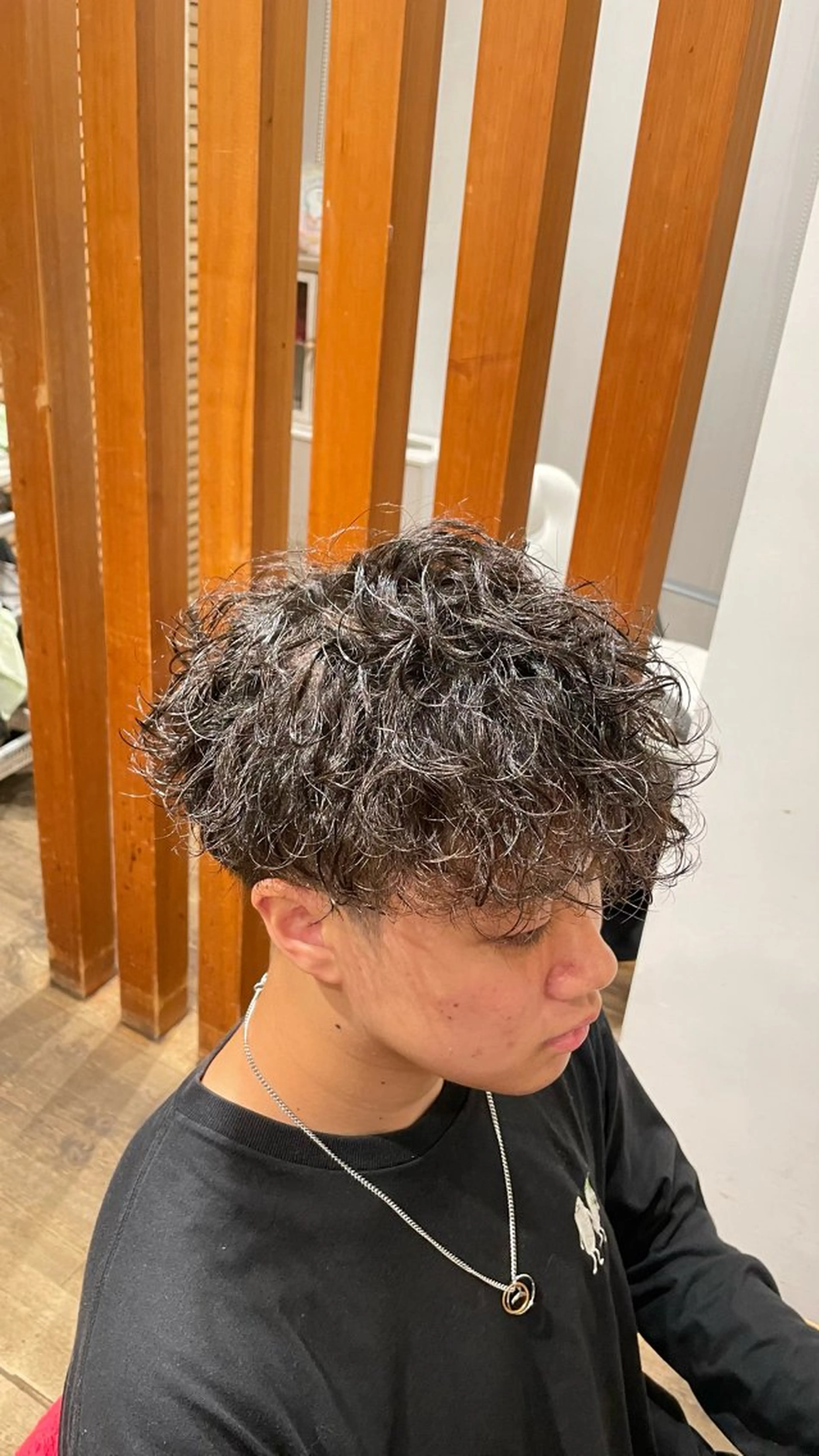 ショート パーマ メンズ メンズパーマ 波巻きパーマ 椿 大輔のヘアスタイル