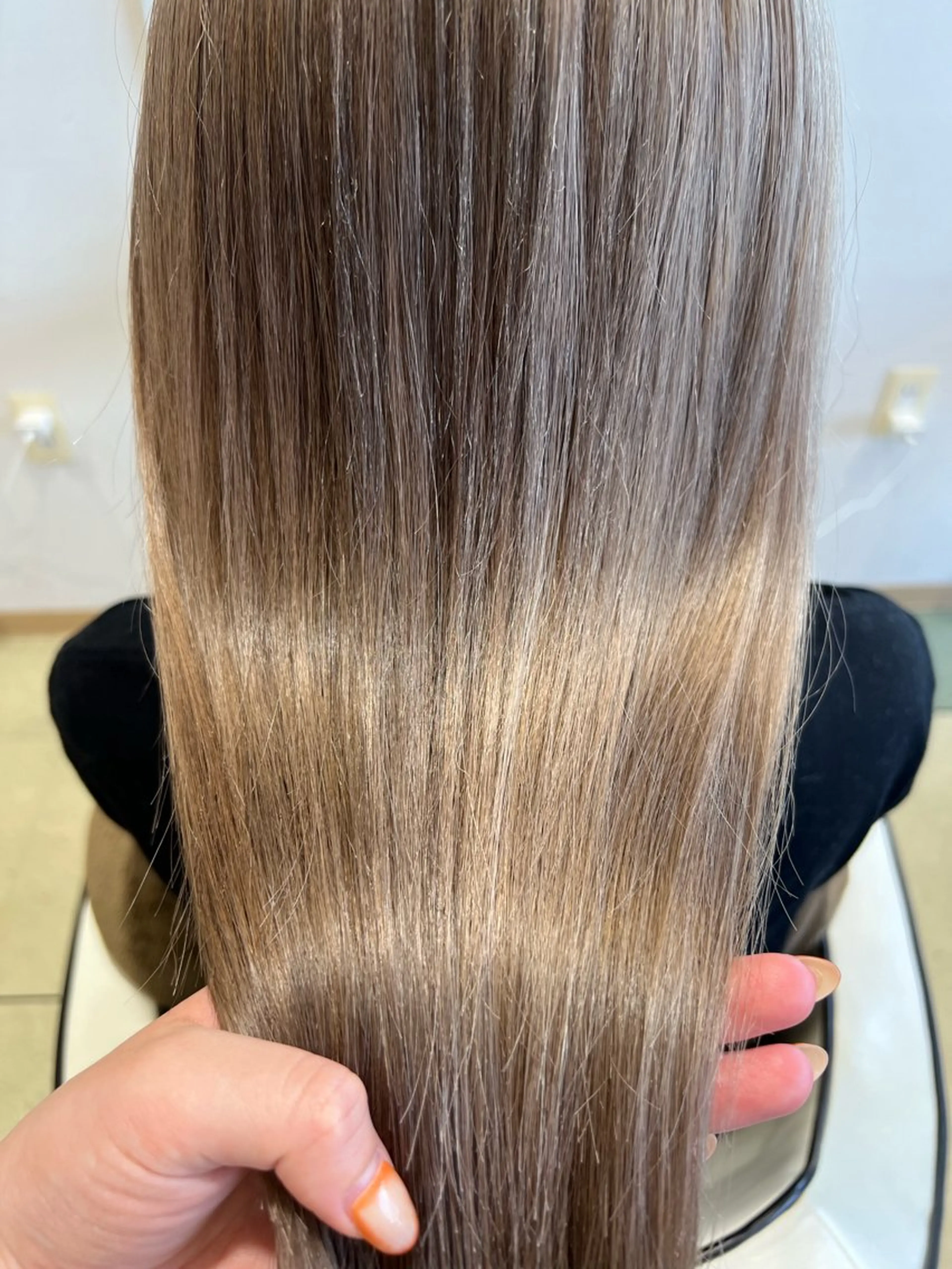 ロング カラー カット ヘアカラー トリートメント ☘️折戸結菜☘️ ハイトーンカラーのヘアスタイル