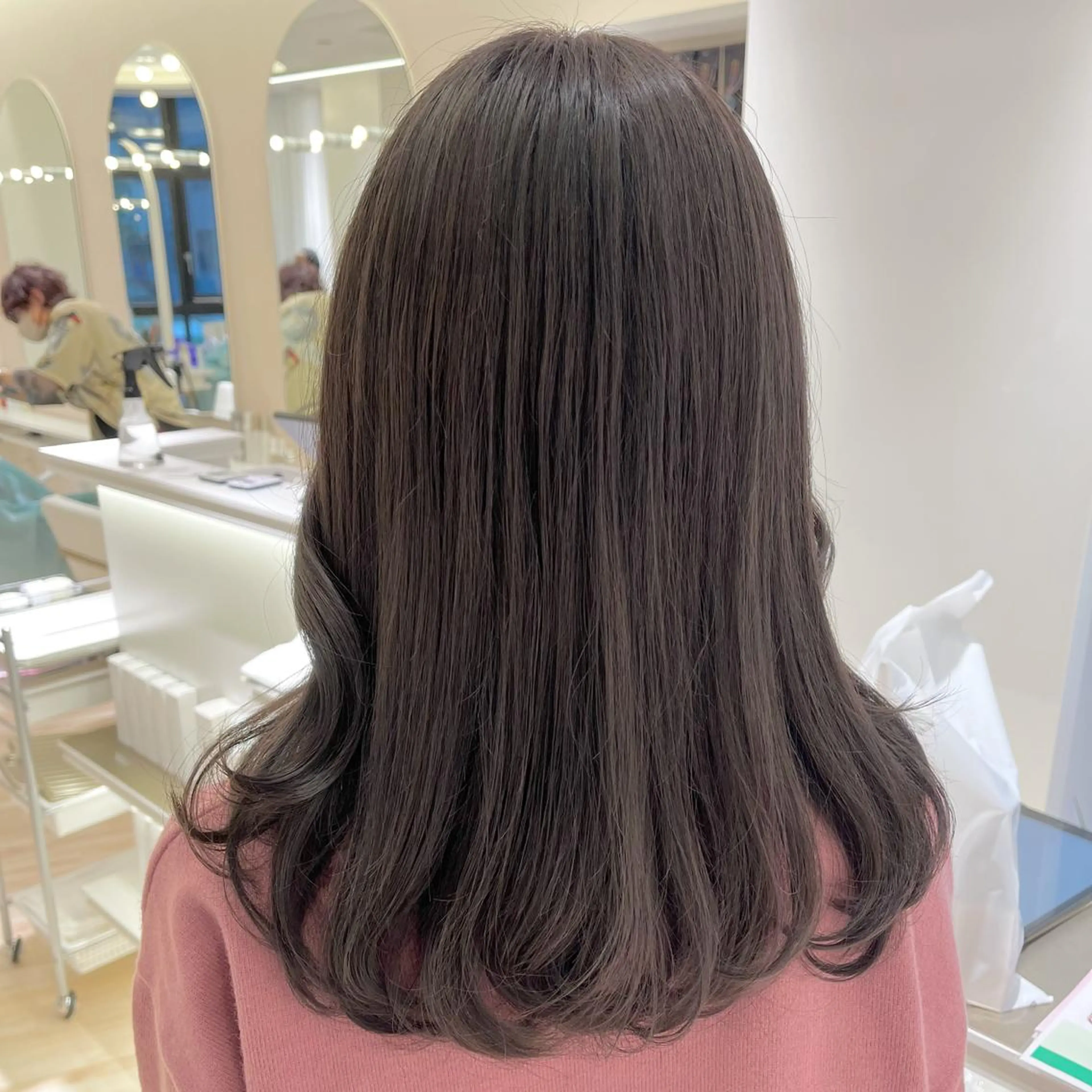 セミロング カラー レイヤーカット カット ヘアカラー GOODDAY ヘアサロンのヘアスタイル