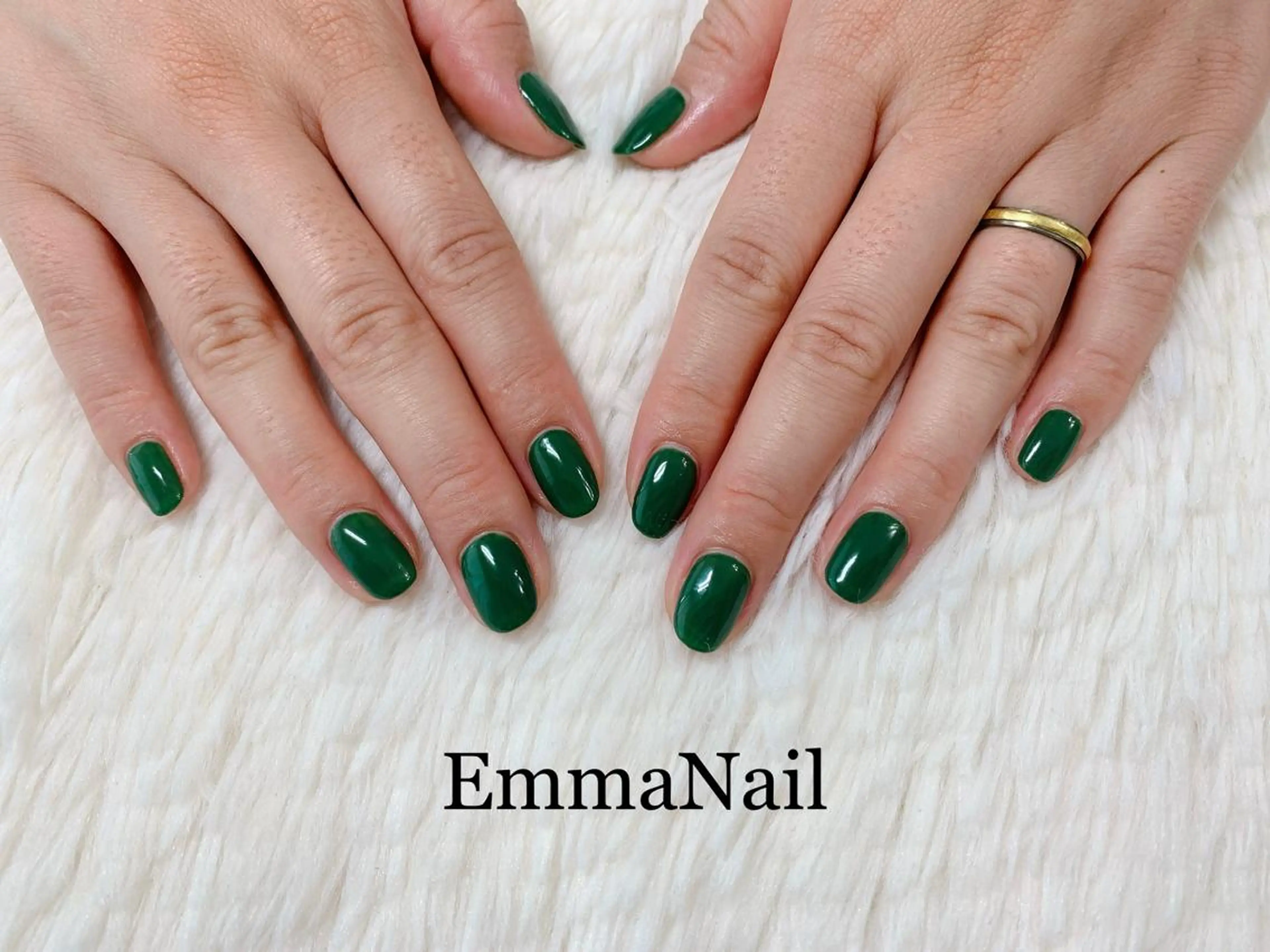 ネイル ジェルネイル グリーン ワンカラーネイル ハンドネイル salon EM&A emiのネイルデザイン