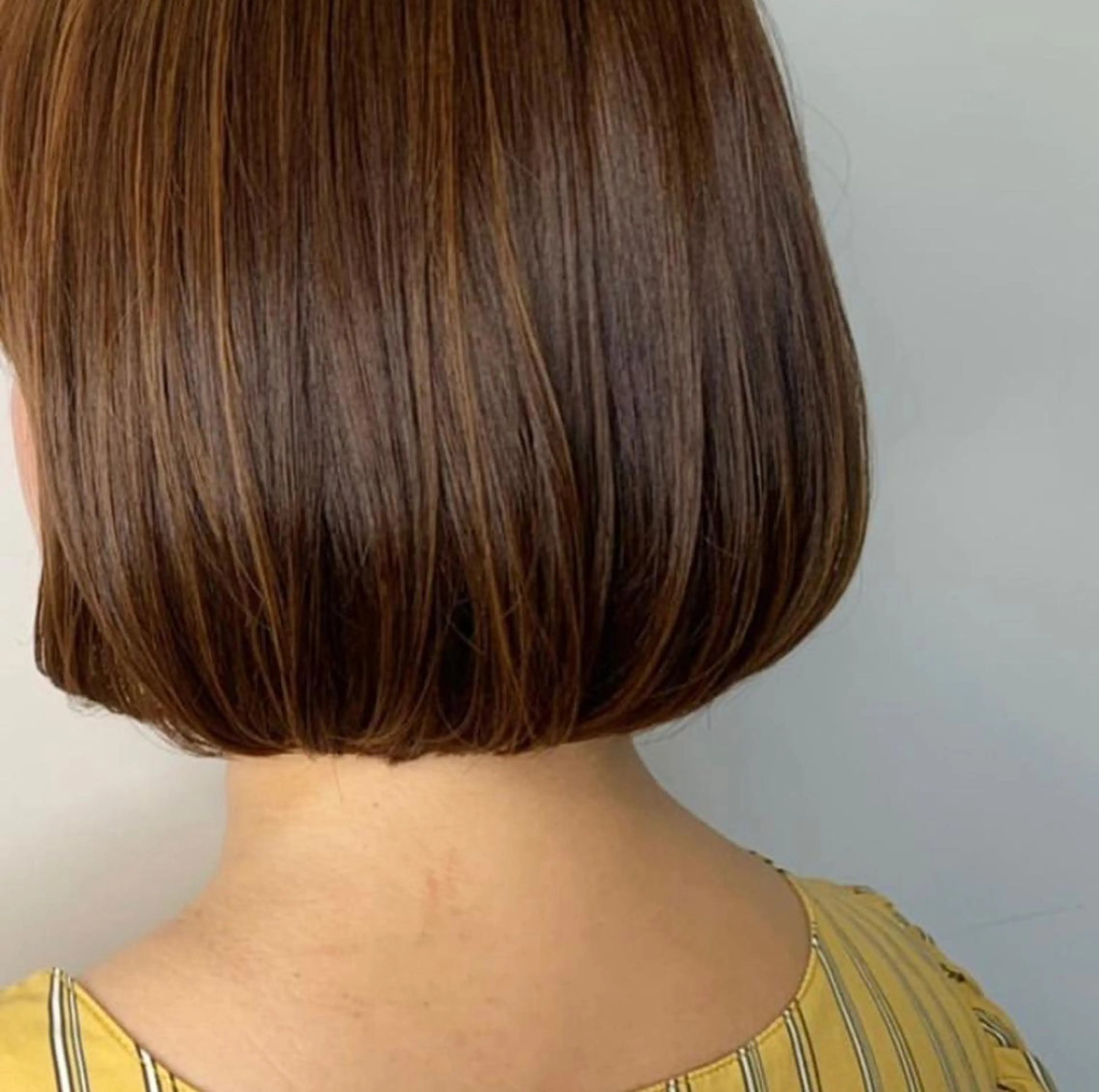 ショート カラー 小森 衣純のヘアスタイル