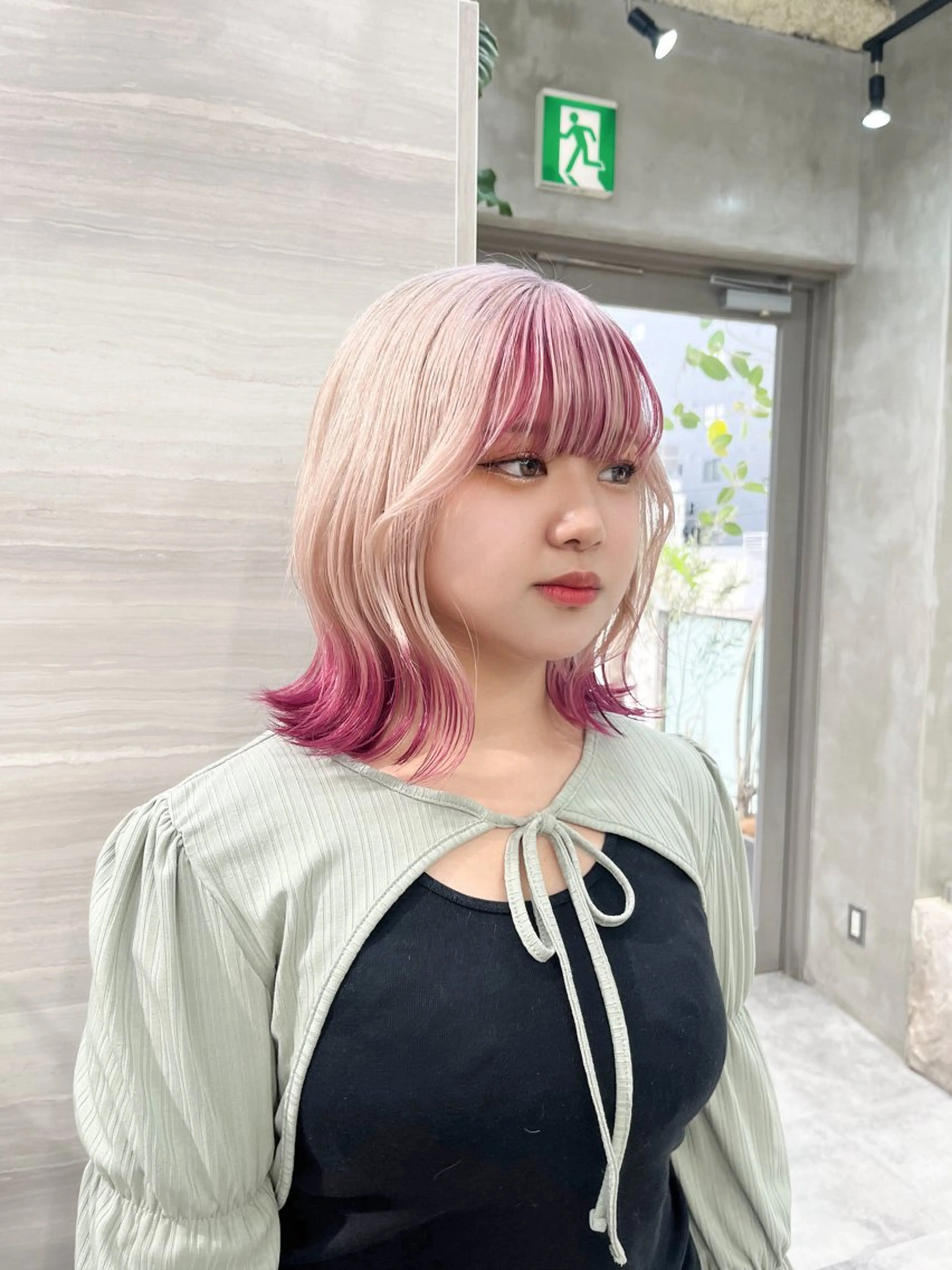 ロング カラー デザインカラー ナツミ/透明感カラー /酸性ストレートのヘアスタイル