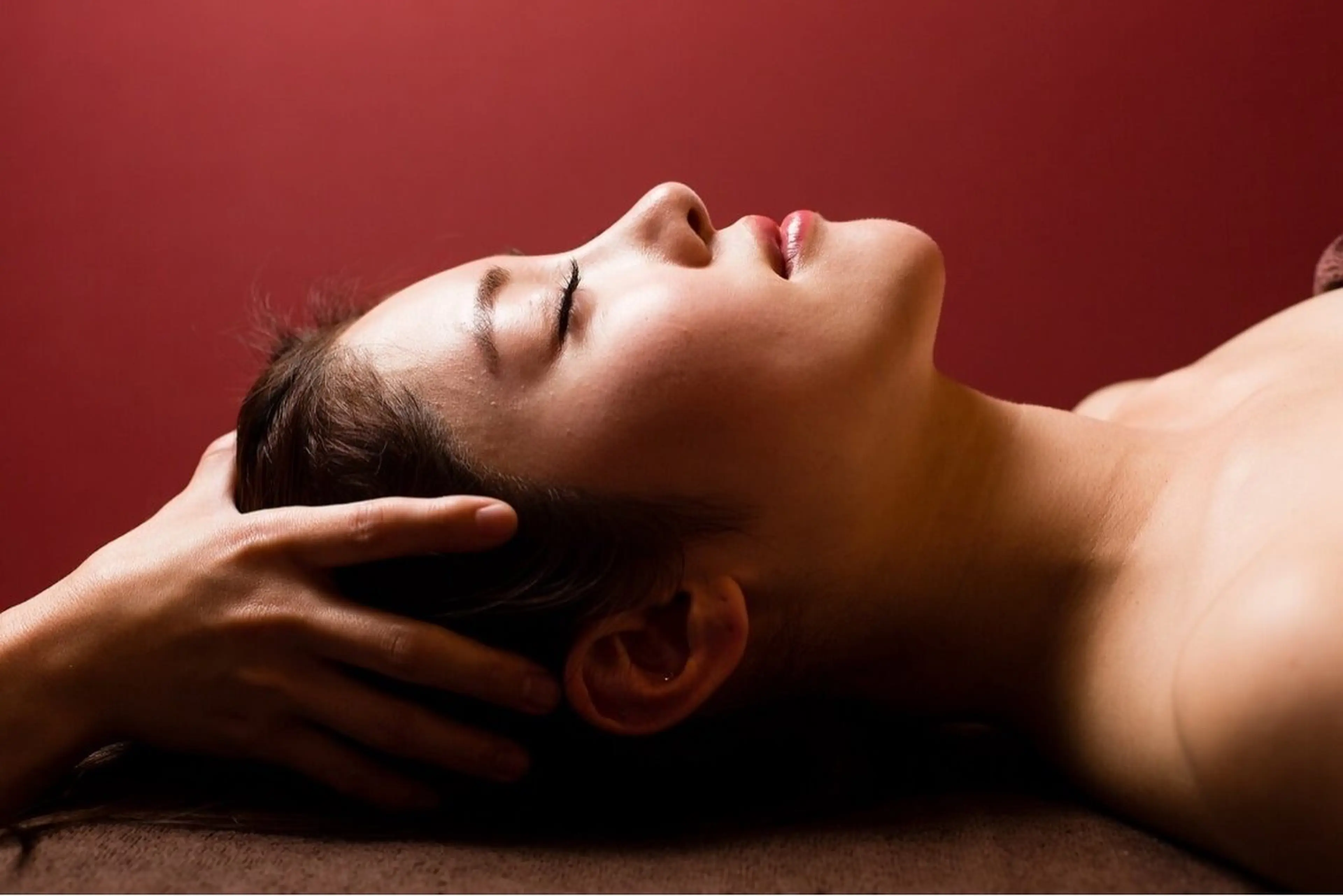 頭蓋骨調整＋骨盤調整40分の写真