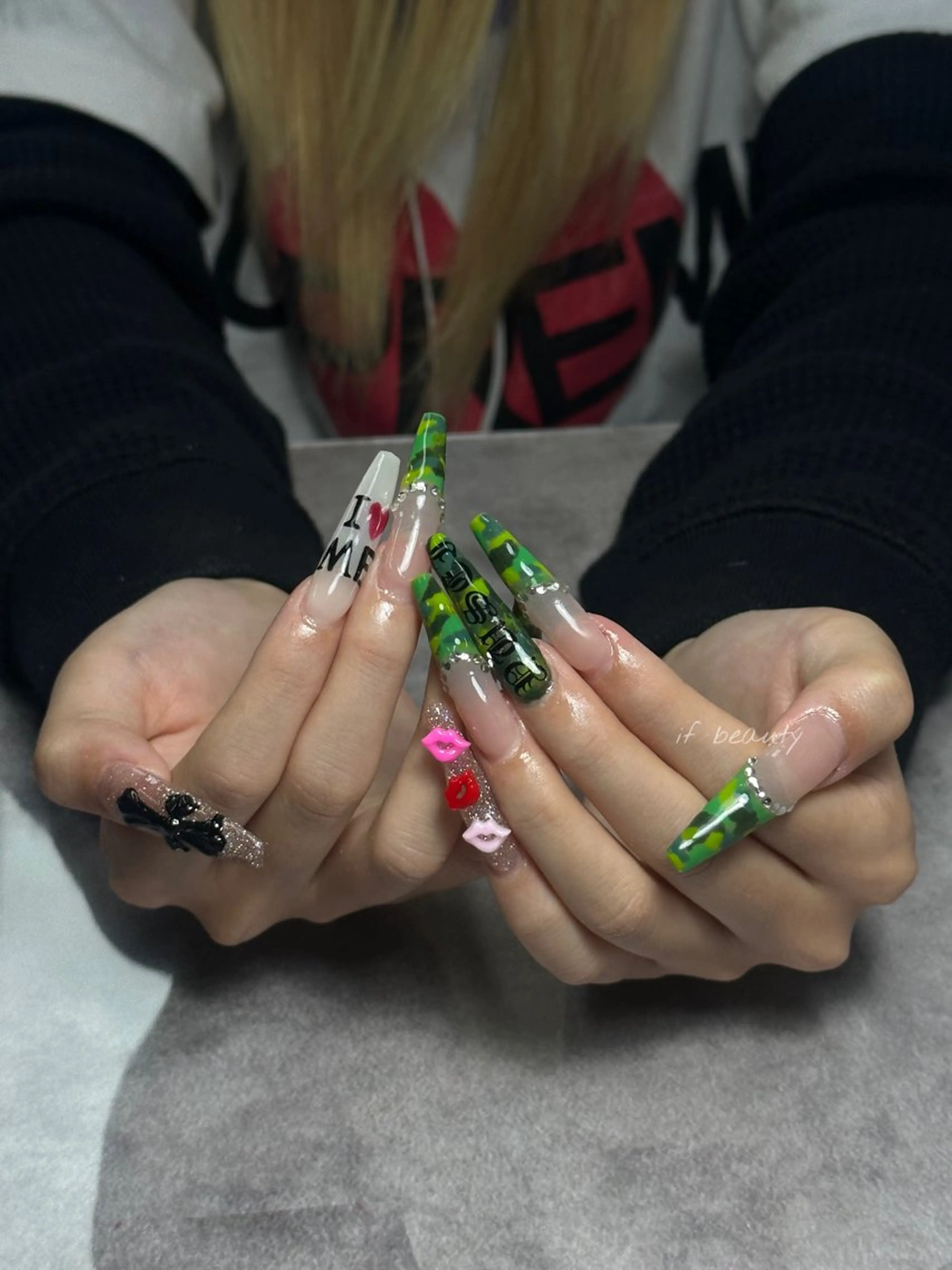 ネイル アートネイル ジェルネイル グラデーション パラジェル ワンホンネイル ハンドネイル if Hair＆Nail Salon所属・IKA /海外ネイル /個性派/ワンホンのネイルデザイン