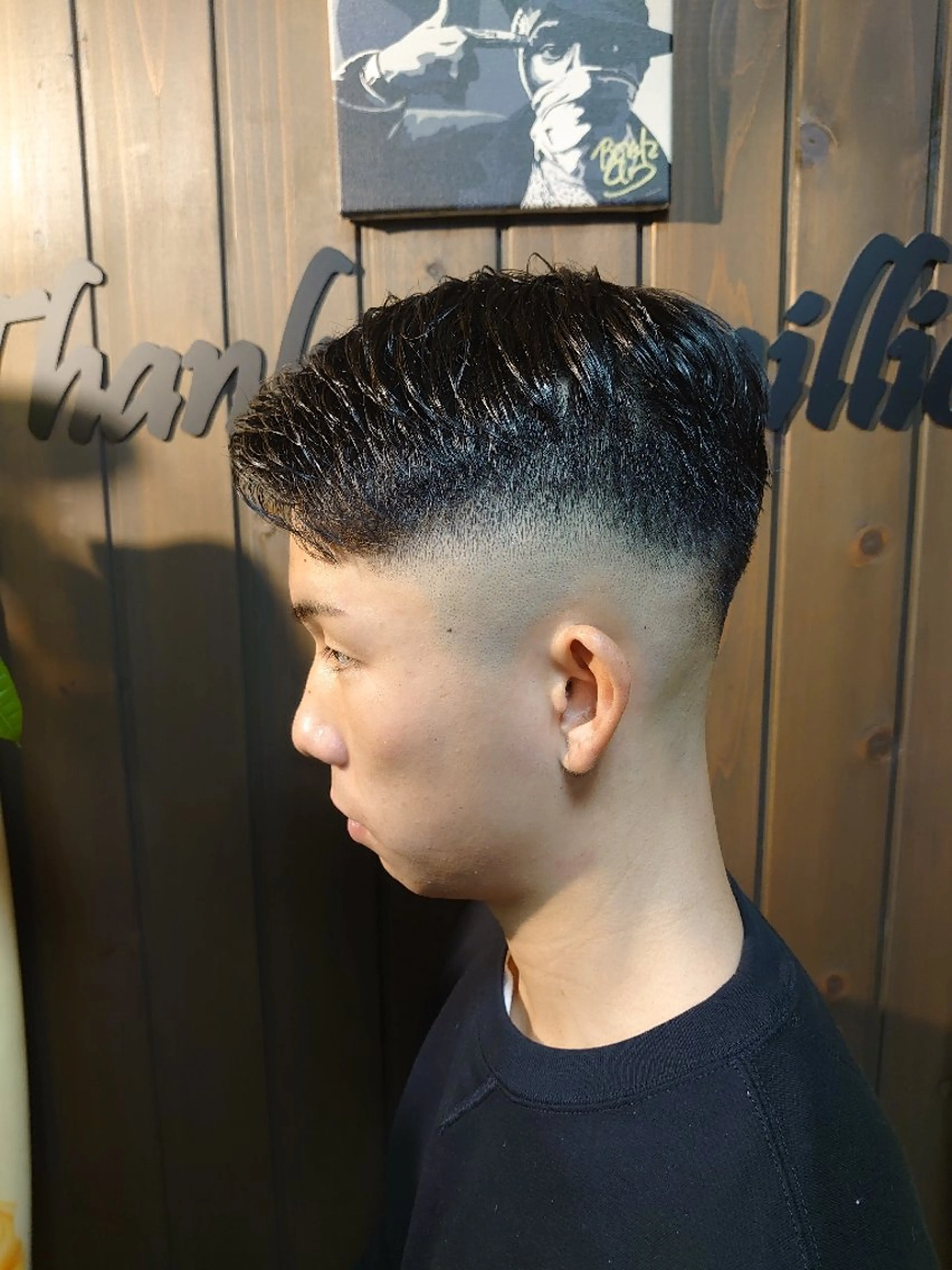 ショート メンズ フェードカット スキンフェード サンフラット所属・岡林 選のヘアスタイル