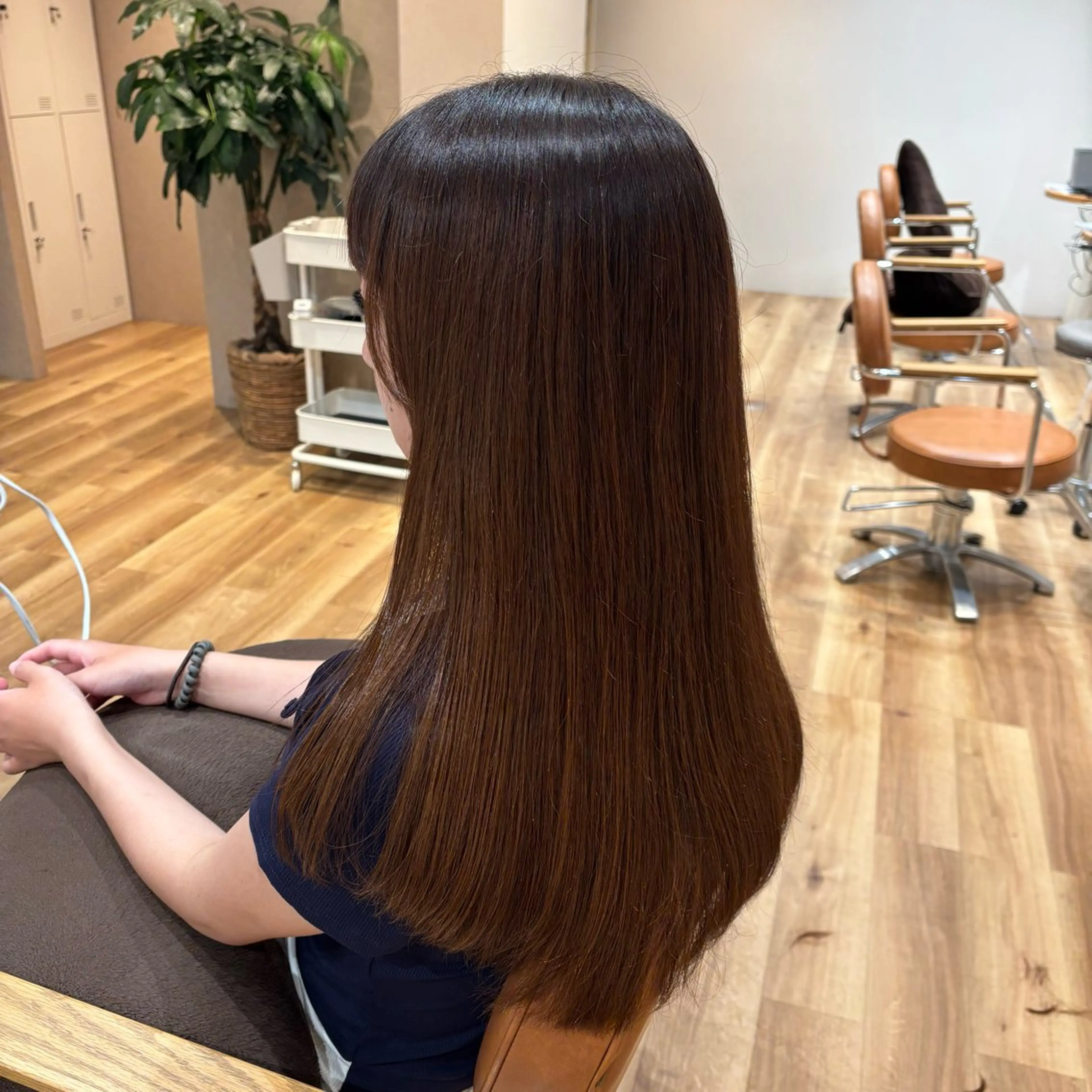 ロング 顔まわりレイヤー 顔周りカット レイヤーカット 小西 七菜子のヘアスタイル