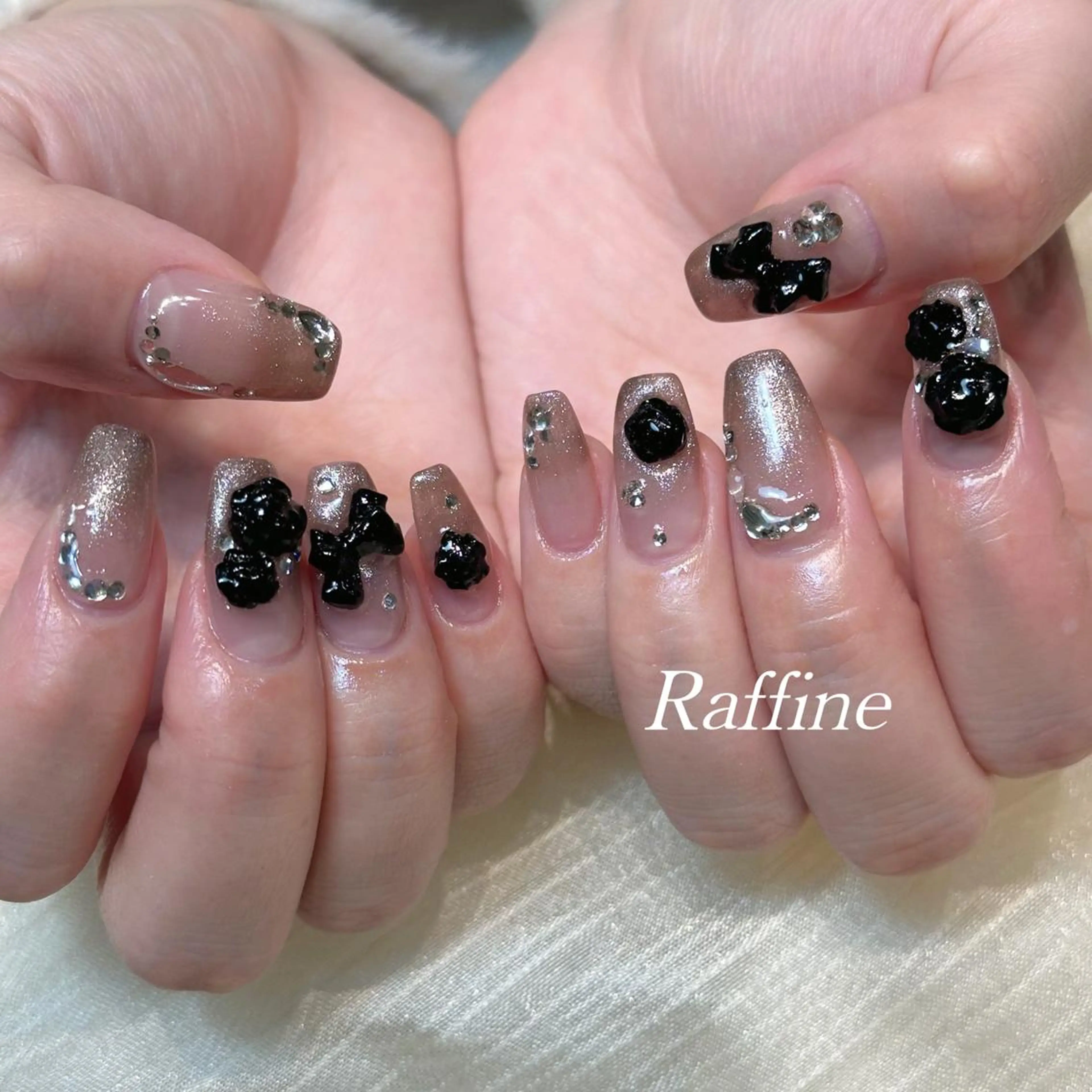 ネイル RAFFINE haru🦋🩵のネイルデザイン