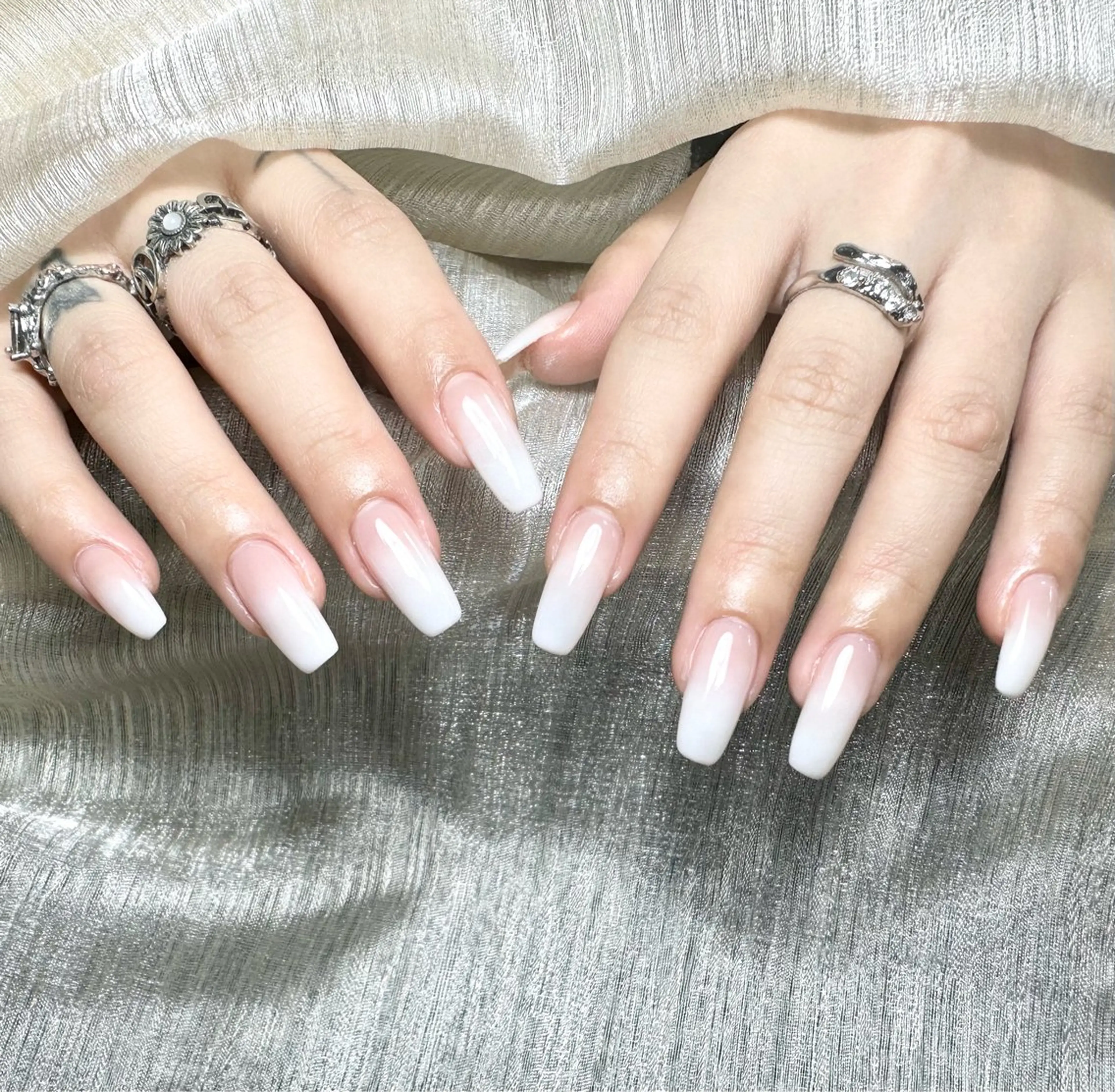 ネイル 長さ出し グラデーション ネイルチップ ハンドネイル ハンドケア ⭐️Syu Rei⭐️のネイルデザイン