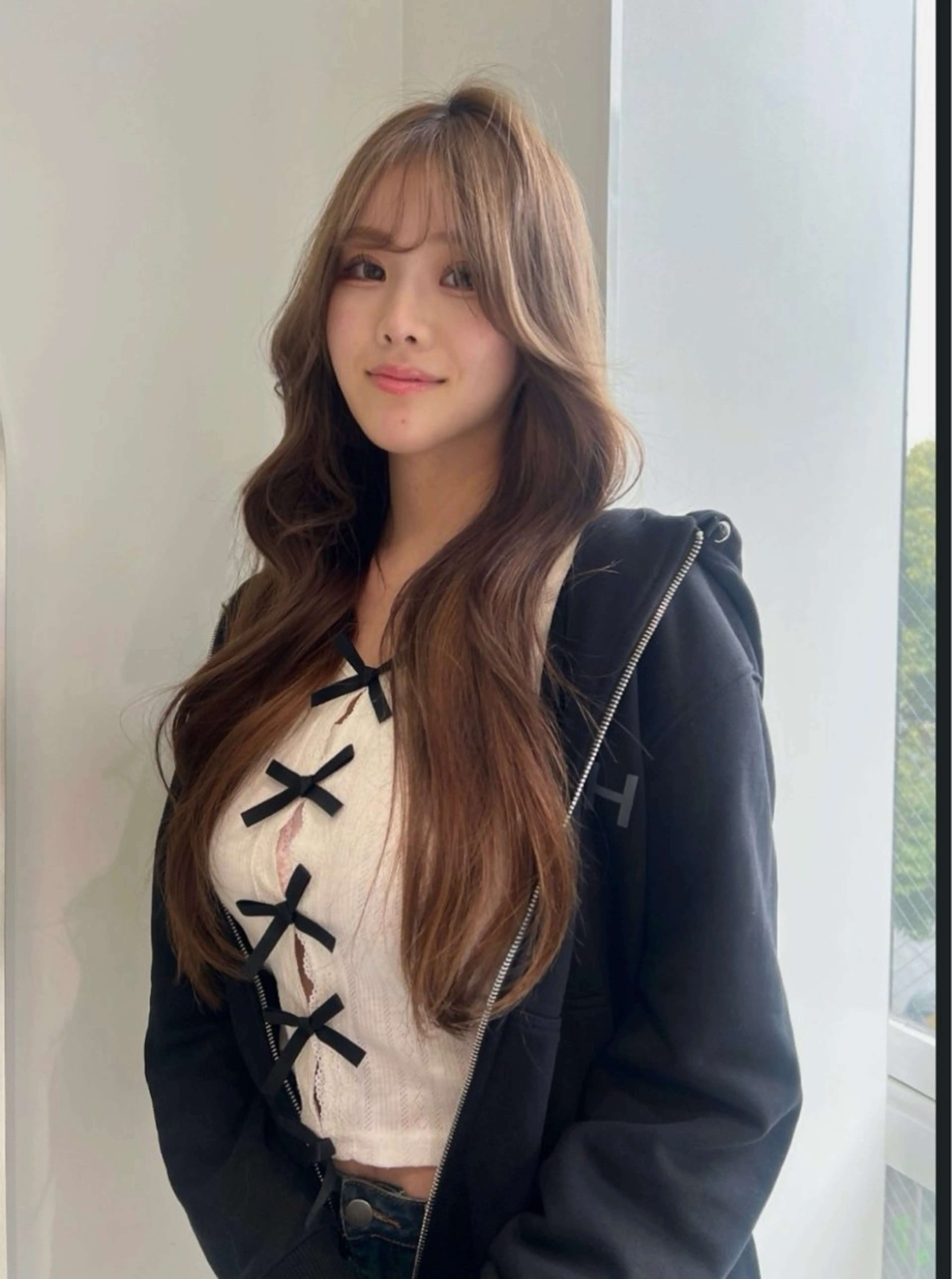 ロング カラー ヘアカラー LiSA/レイヤー /ブリーチカラー特化のヘアスタイル