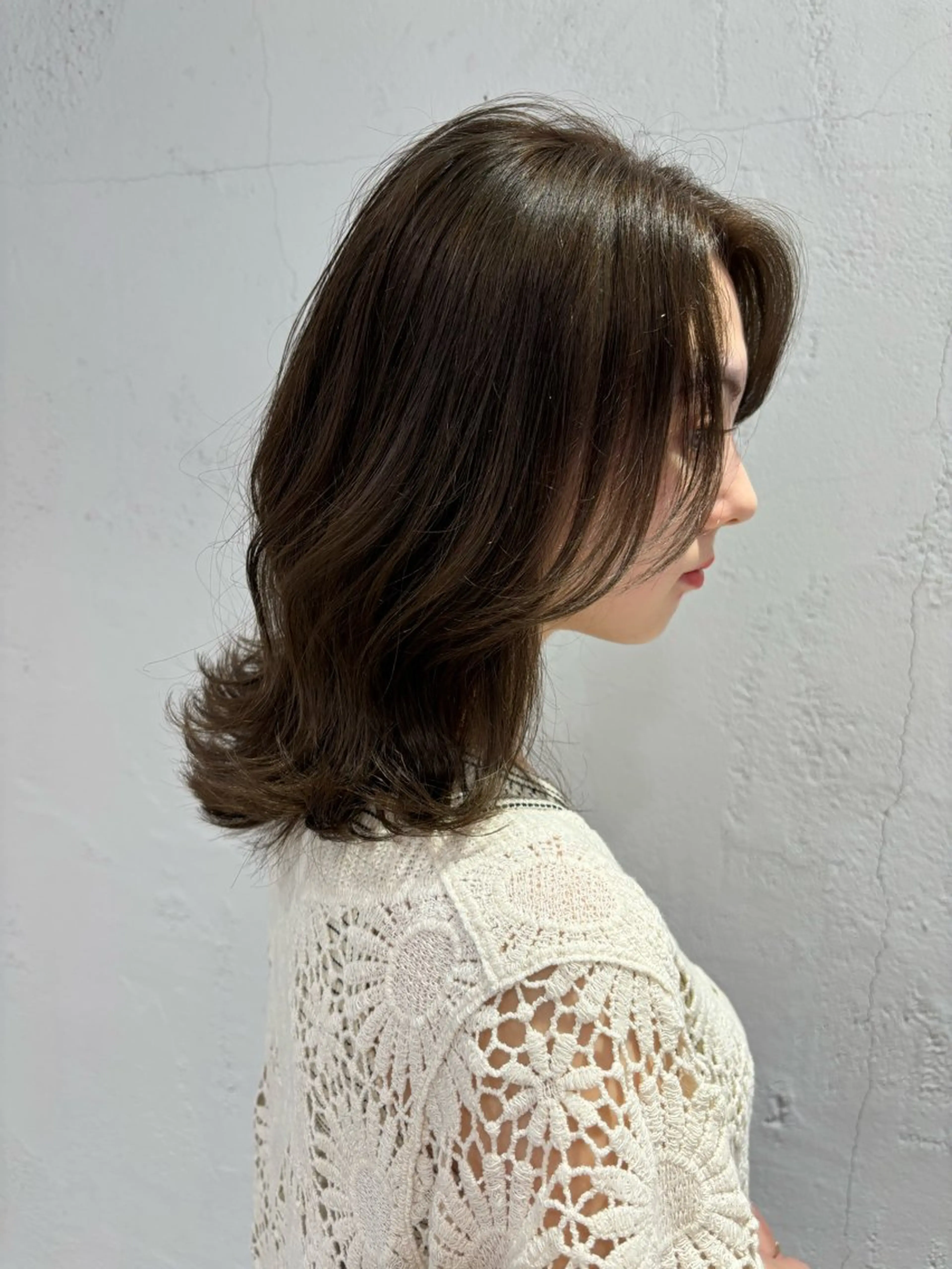 ミディアム カラー ベージュカラー グレージュ 顔まわりレイヤー 外国人風カラー レイヤーカット カット ヘアカラー トリートメント サソウ ユリエ🥥のヘアスタイル