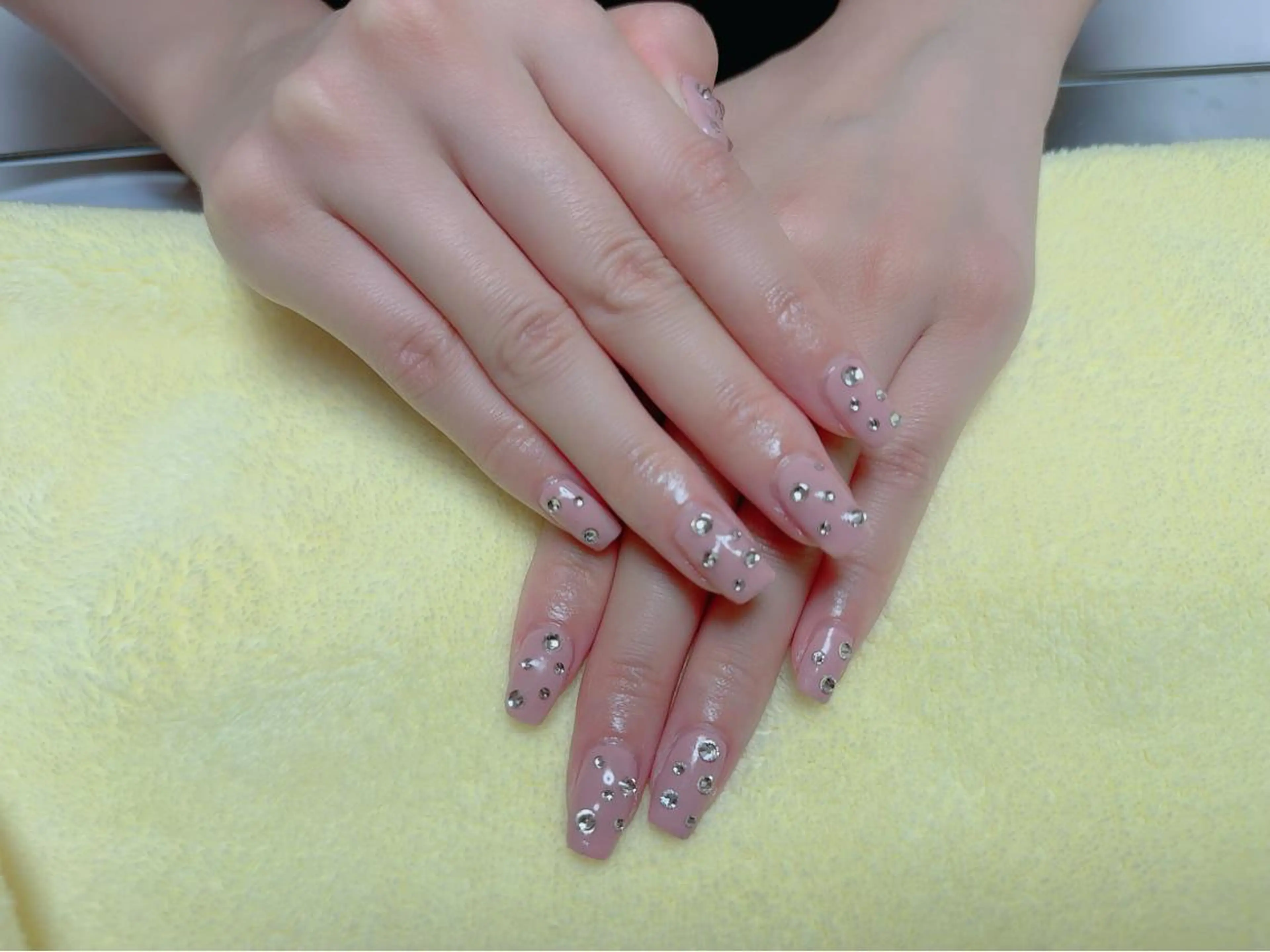 ネイル ジェルネイル キラキラネイル ワンカラーネイル ストーンネイル BLANC （ブラン）のネイルデザイン