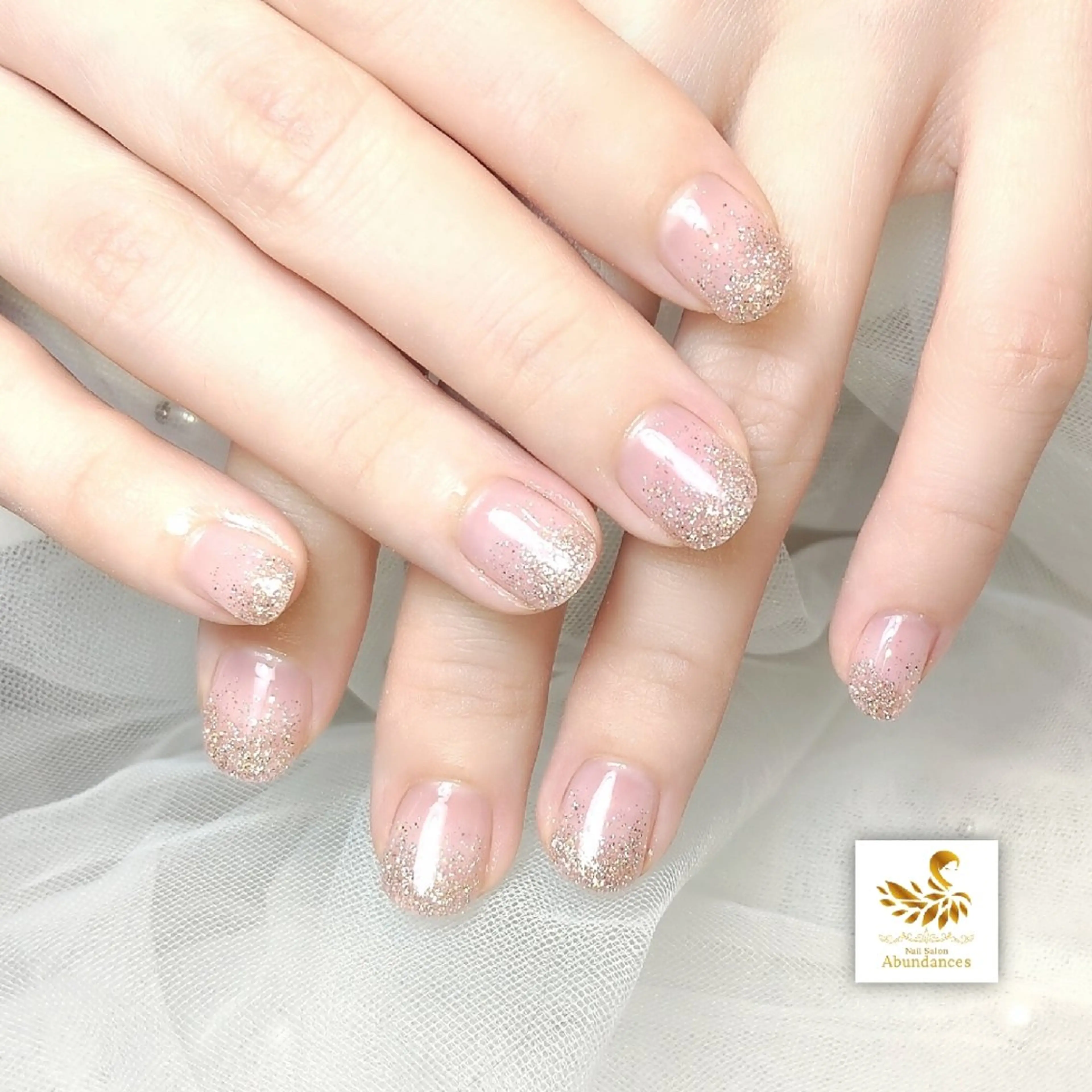 ネイル フラッシュネイル グラデーション ラメ(グリッター) ハンドネイル 完全予約制個室サロン Abundancesのネイルデザイン