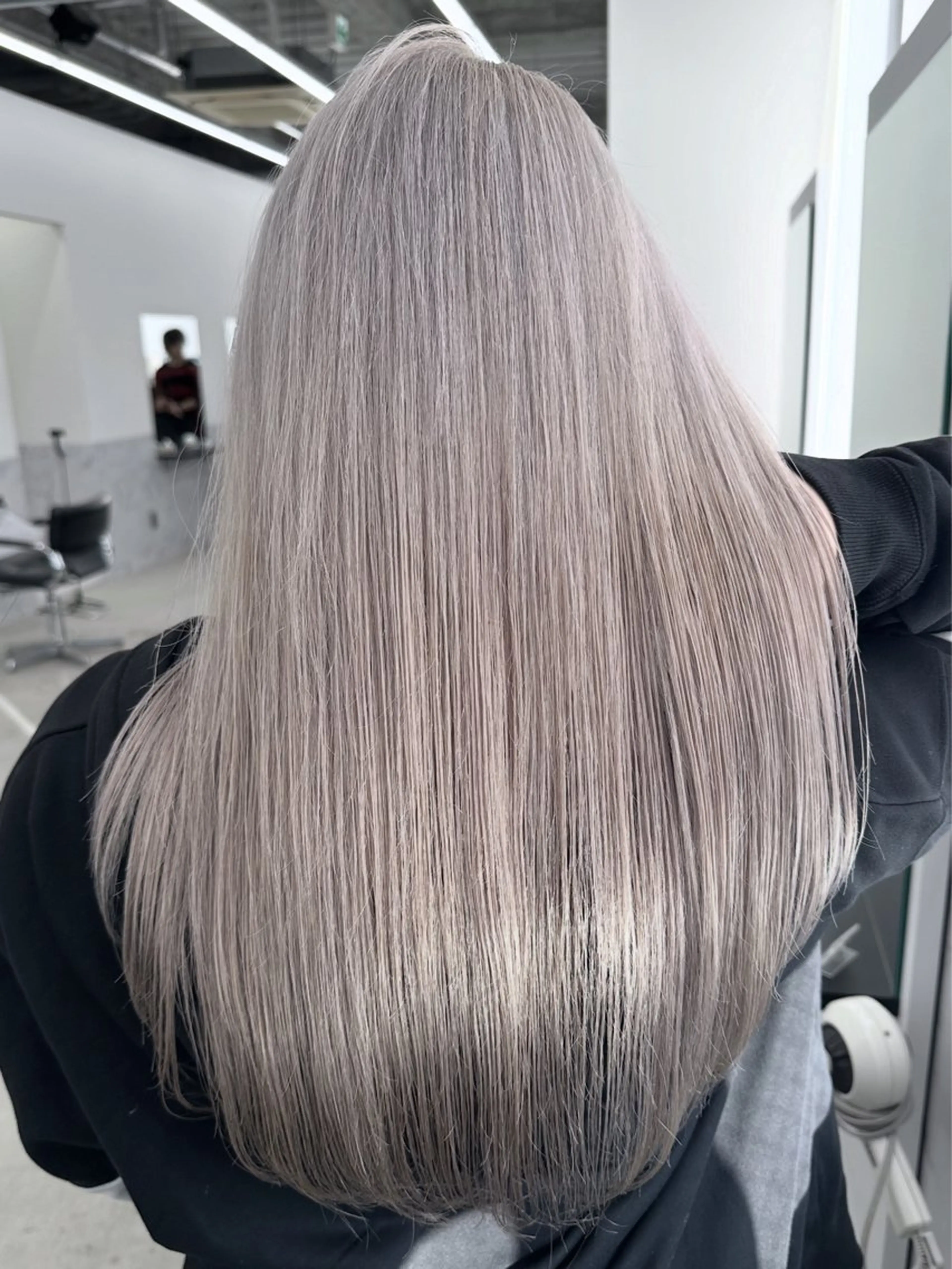 ロング ヘアカラー 服部 しおんのヘアスタイル