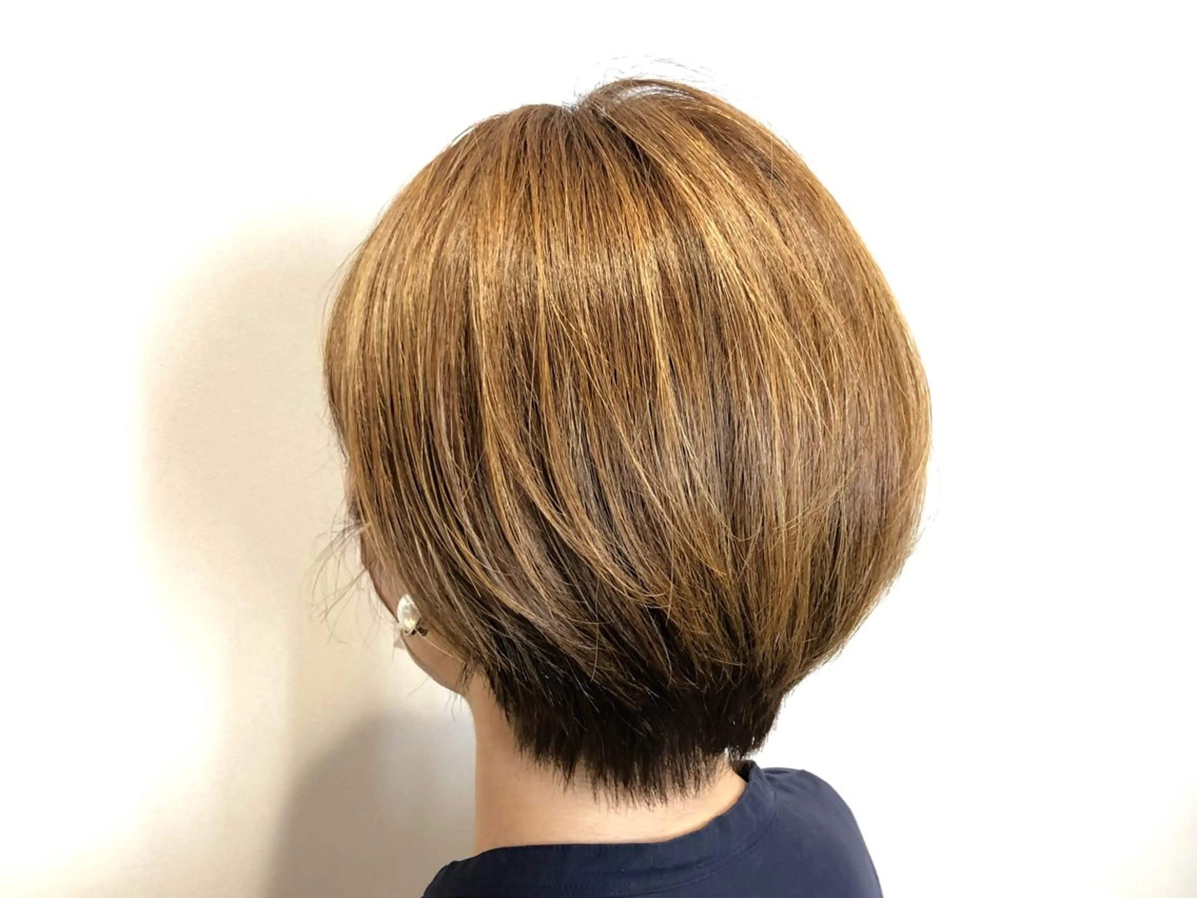 ショート カット ヘアカラー .zip by note所属・西田 愛華のヘアスタイル