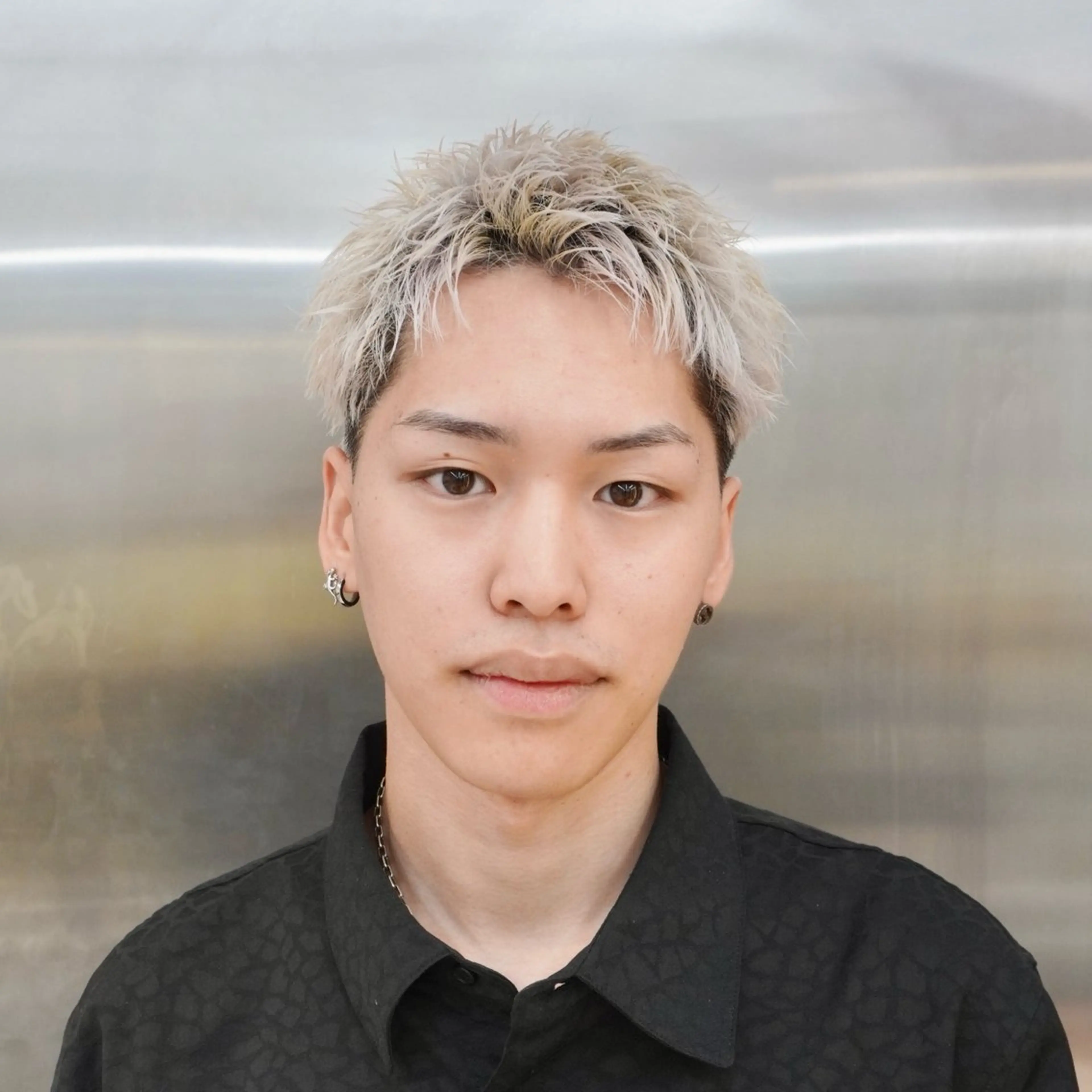 カラー メンズ メンズブリーチ センターパート フェードカット フェザーパーマ カルマパーマ カット ヘアカラー HIKARI メンズ満足度No.1のヘアスタイル