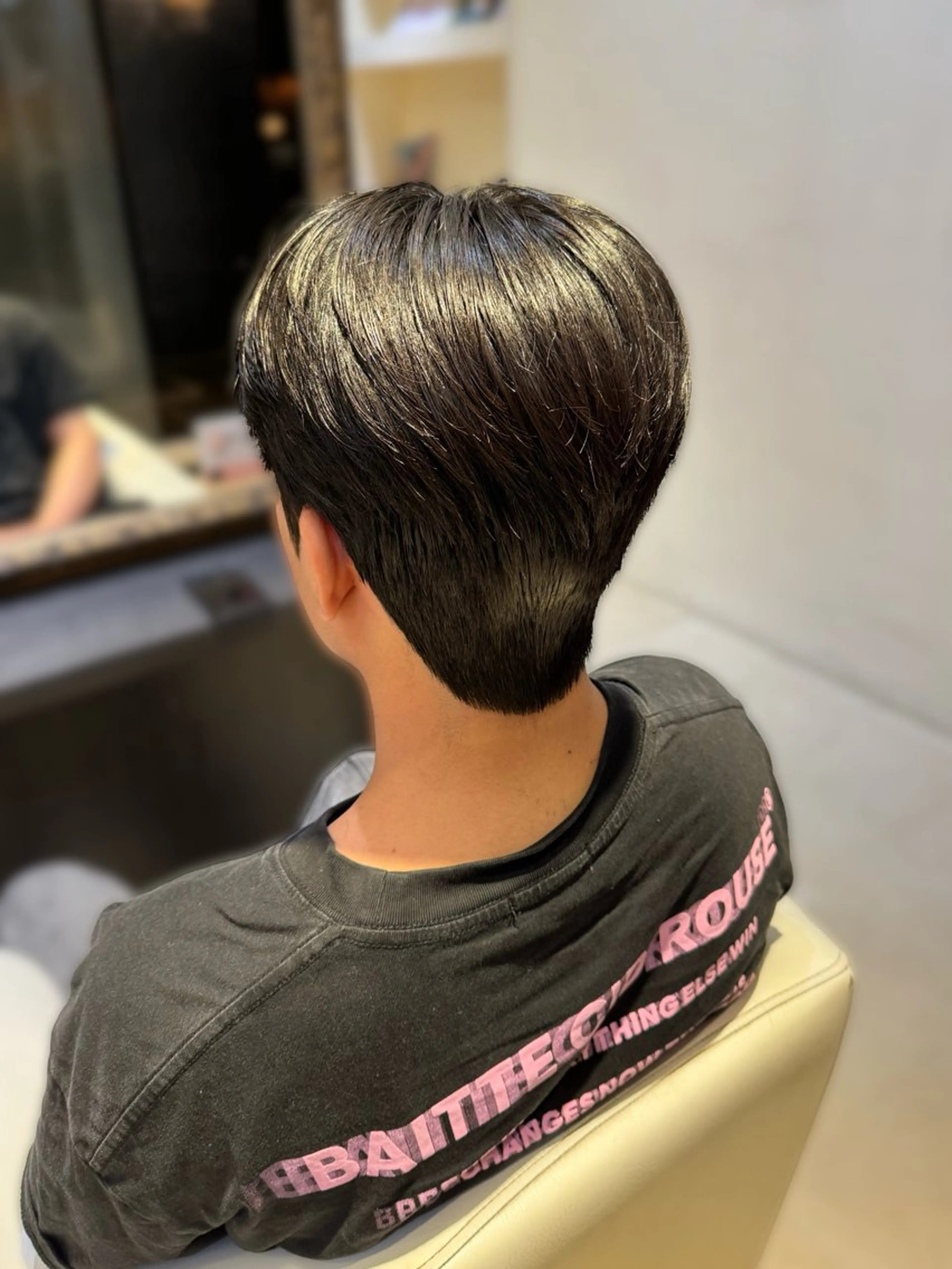 ショート パーマ メンズ センターパート コンマヘア ダウンパーマ カルマパーマ メンズ韓国風 YUKI🇰🇷 カルマ／ダウンパーマのヘアスタイル